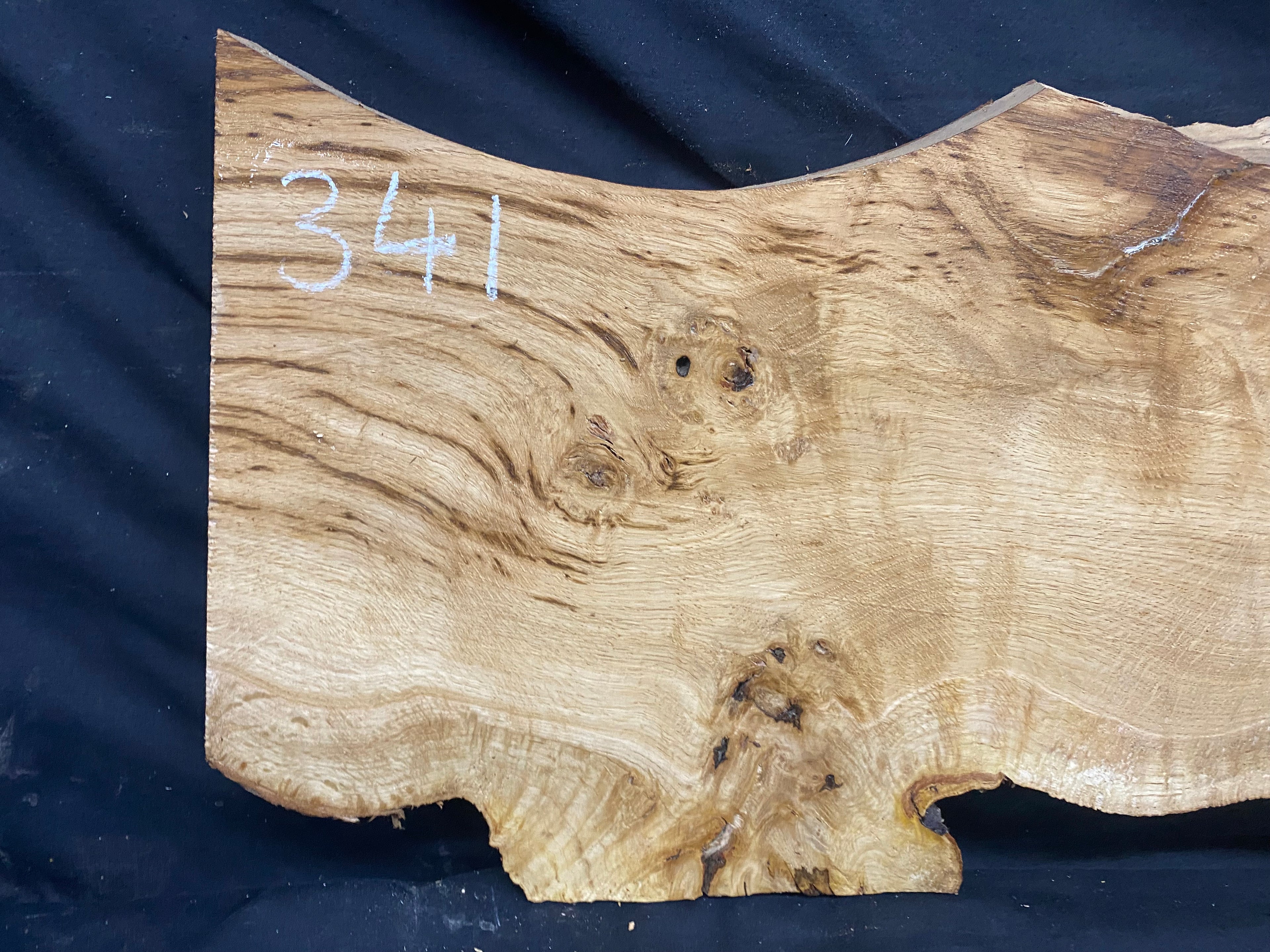 Solid oak plank, shelf, board 636 L x 257 W x 33 D mm      (mf341)