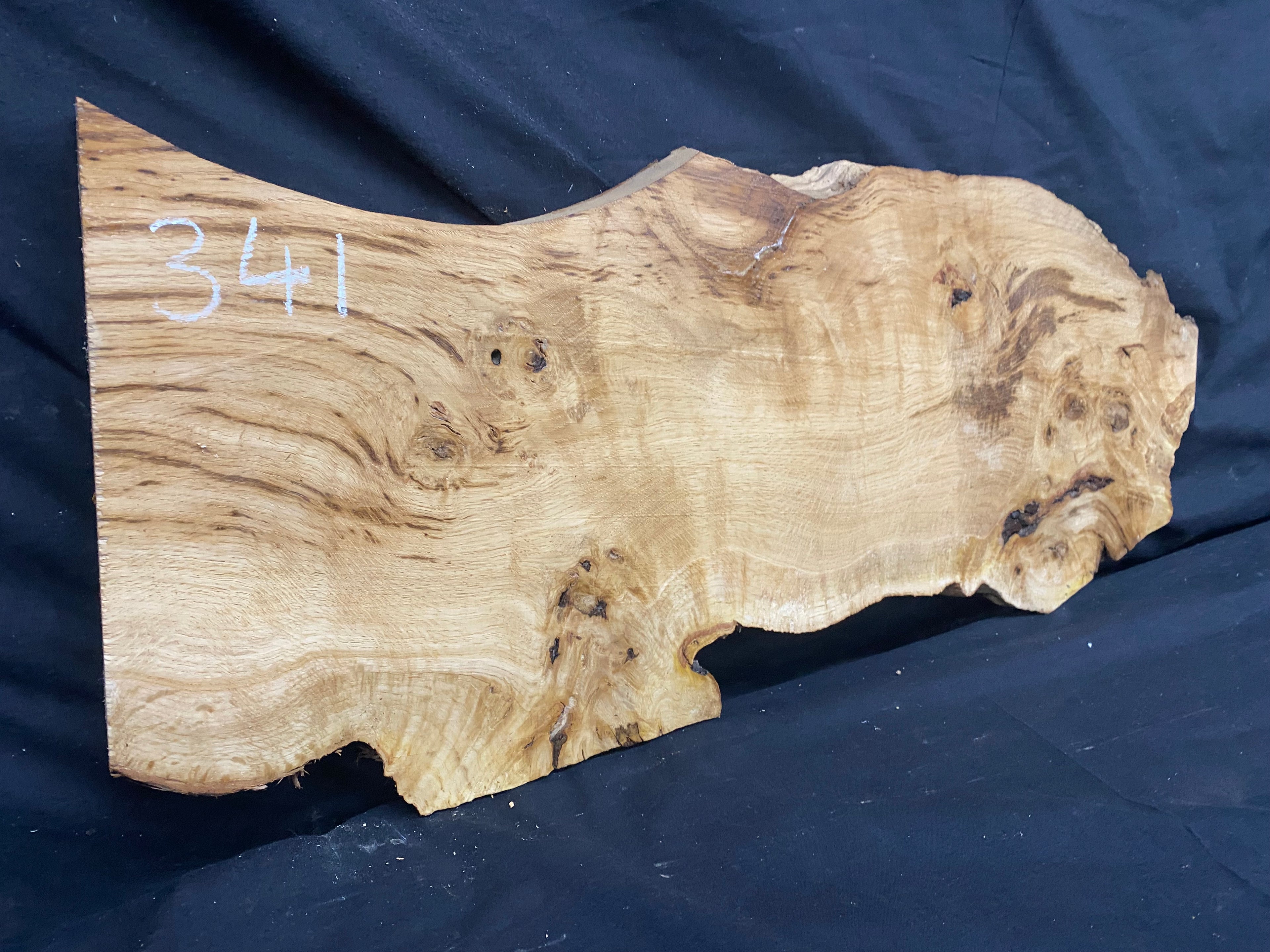 Solid oak plank, shelf, board 636 L x 257 W x 33 D mm      (mf341)