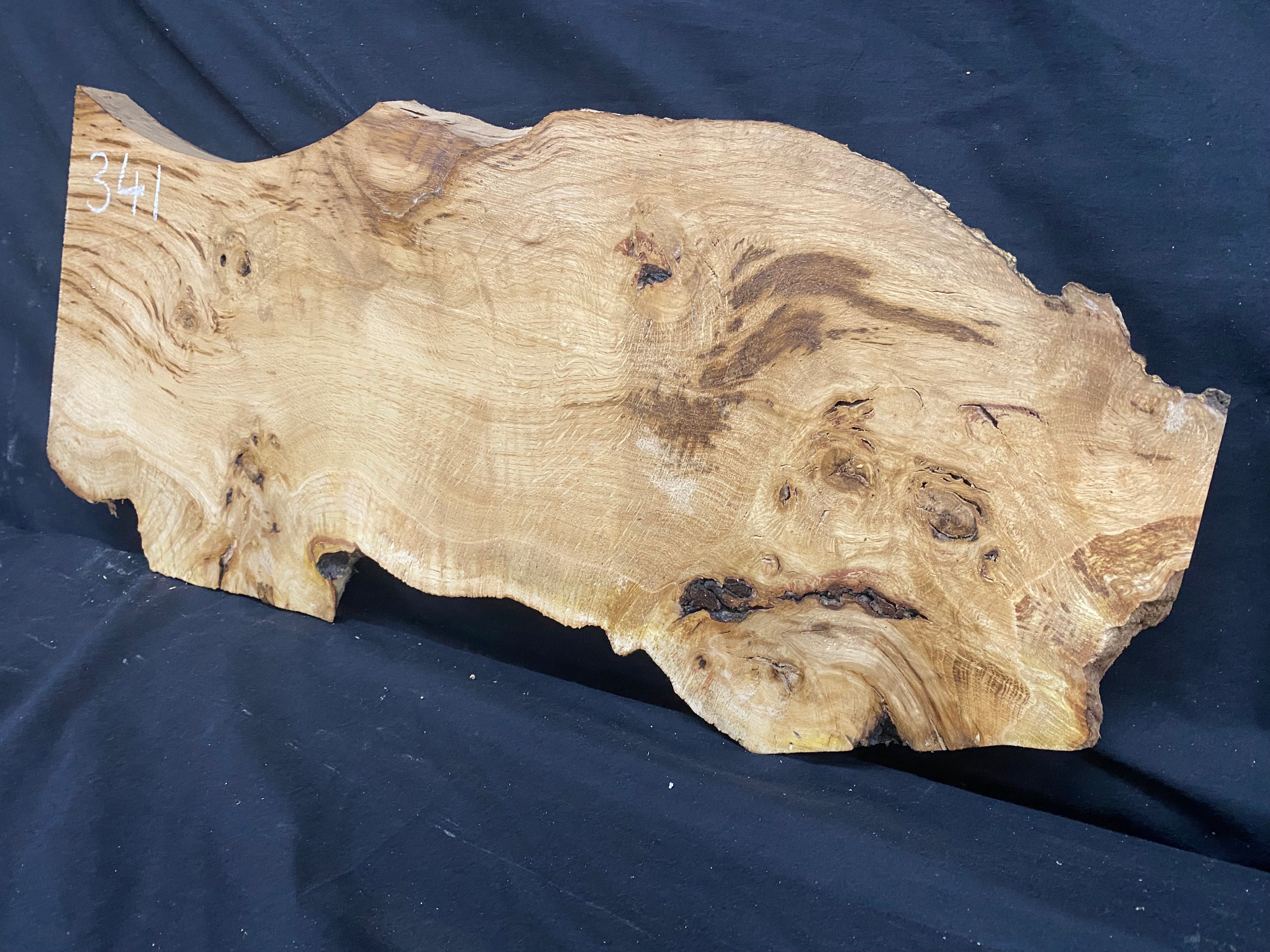 Solid oak plank, shelf, board 636 L x 257 W x 33 D mm      (mf341)