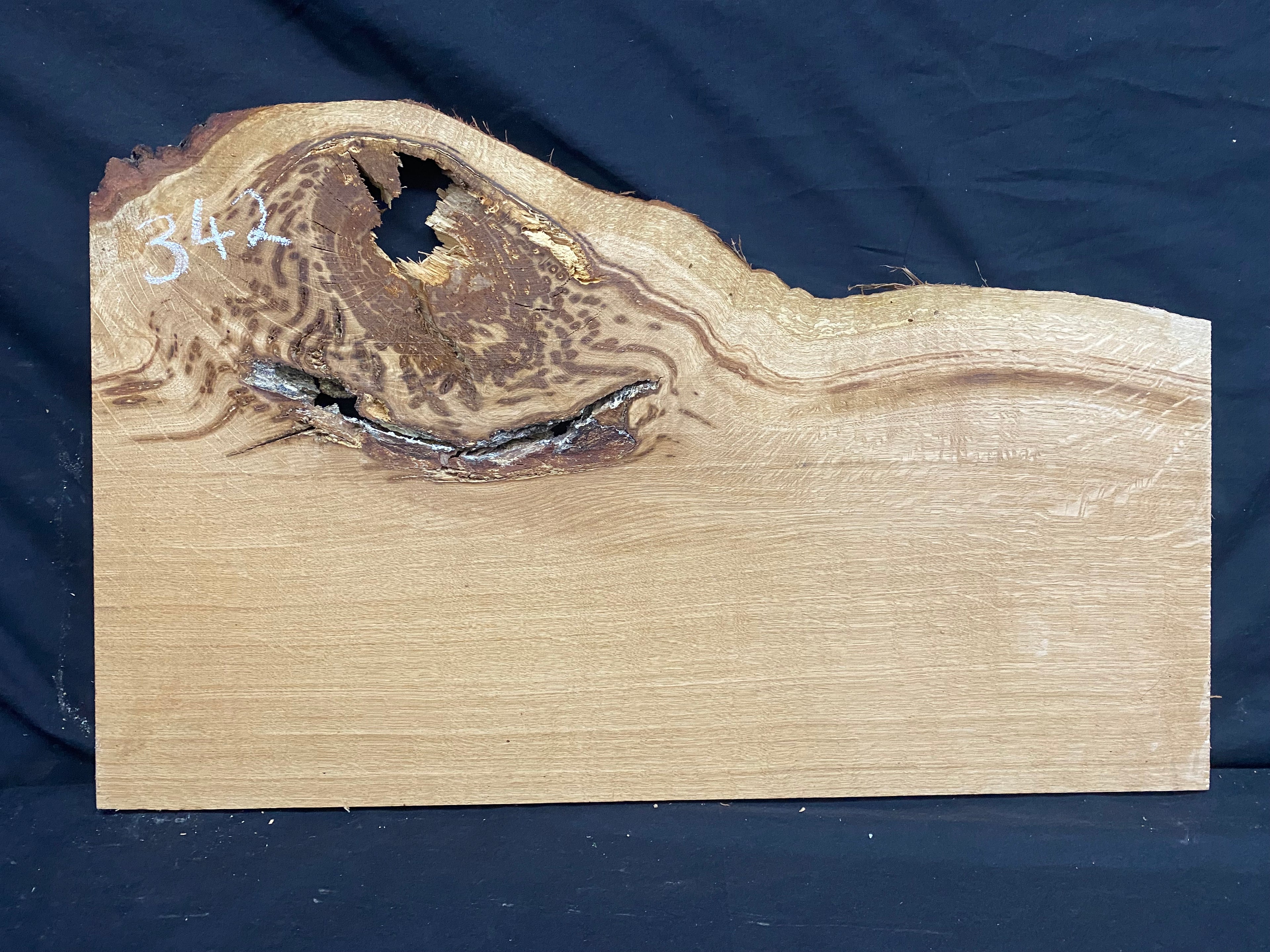 Solid oak plank, shelf, board 655 L x 407 W x 20 D mm      (mf342)