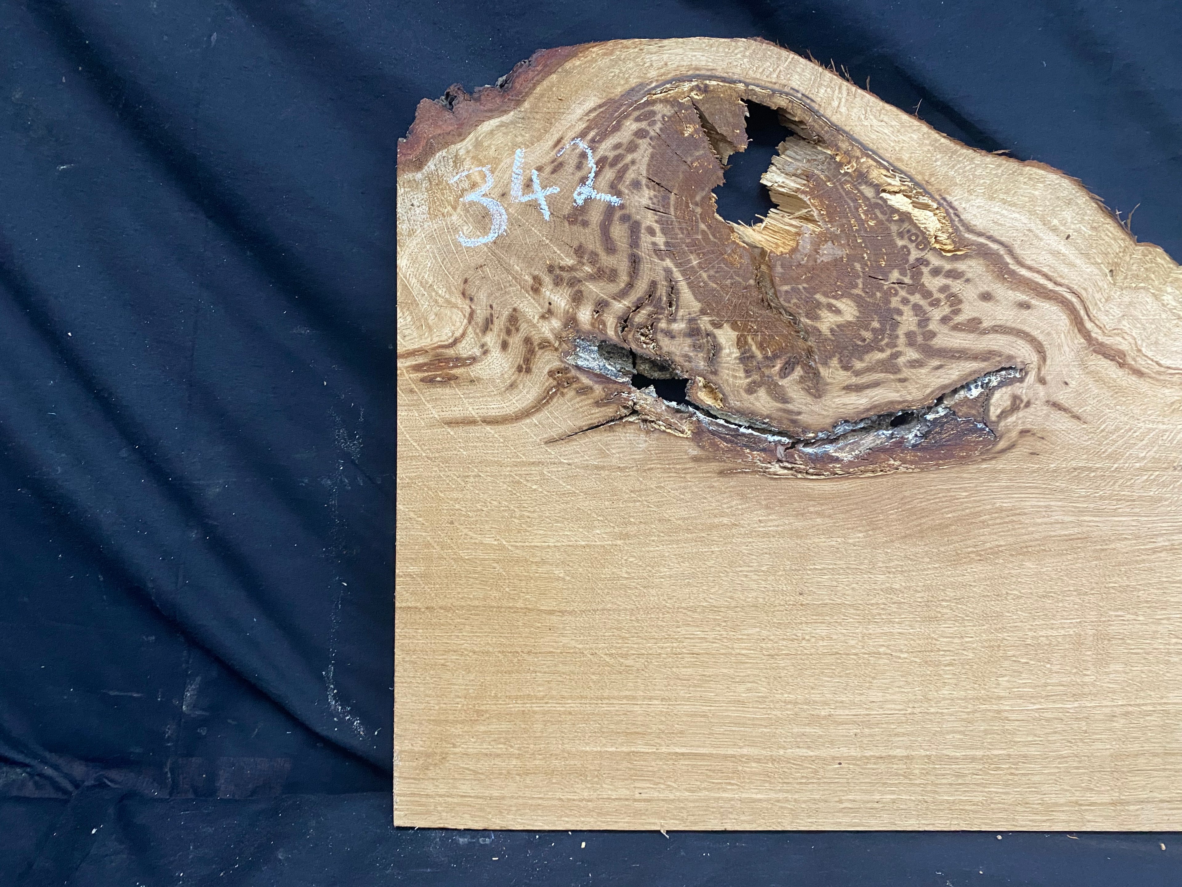 Solid oak plank, shelf, board 655 L x 407 W x 20 D mm      (mf342)