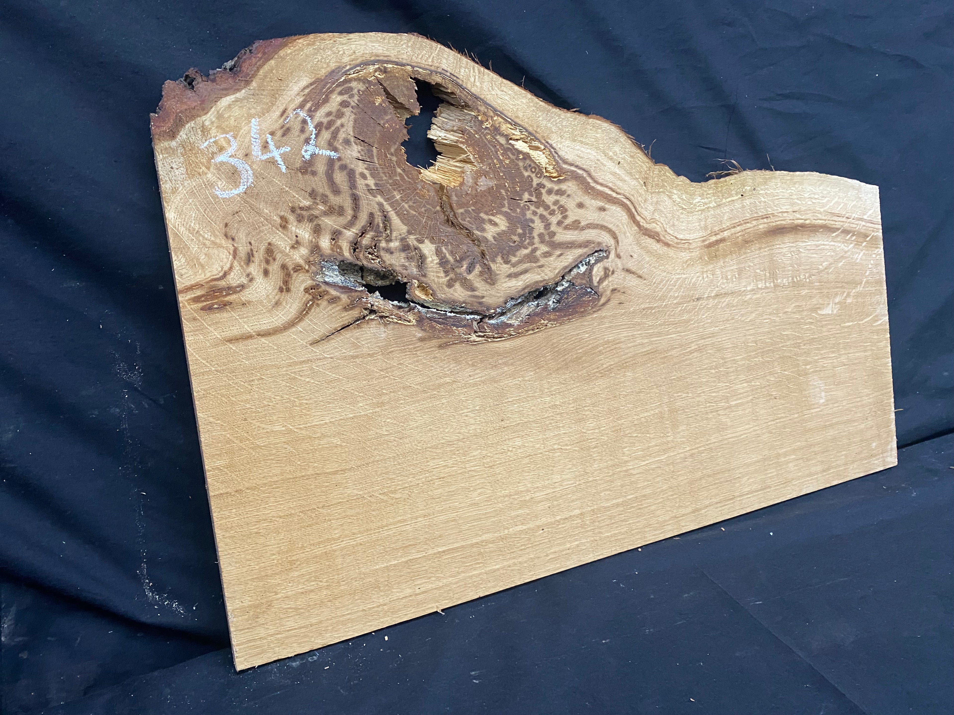 Solid oak plank, shelf, board 655 L x 407 W x 20 D mm      (mf342)