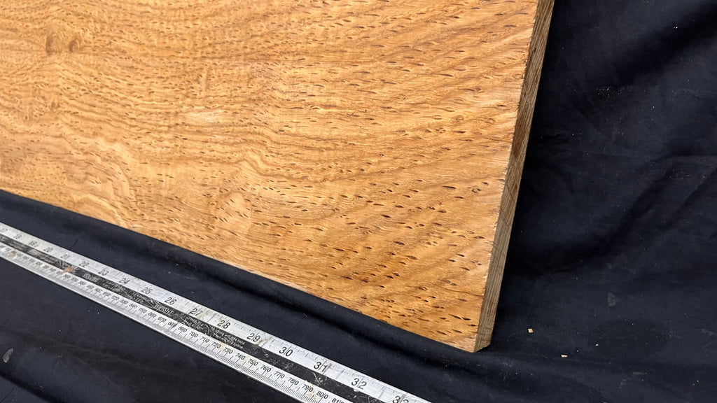 Oak hardwood window sill, plank 853 L x 324 W x 26 D mm     (mt702)