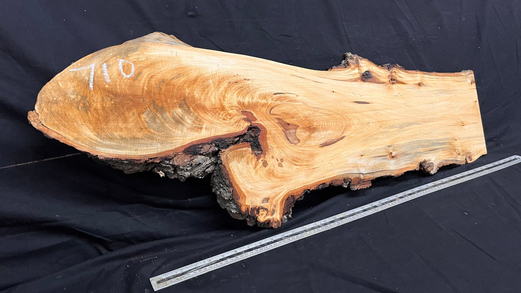 Lime wood wall hanging, fearure wood 1046 L x 323 W x 37 D mm        (710)