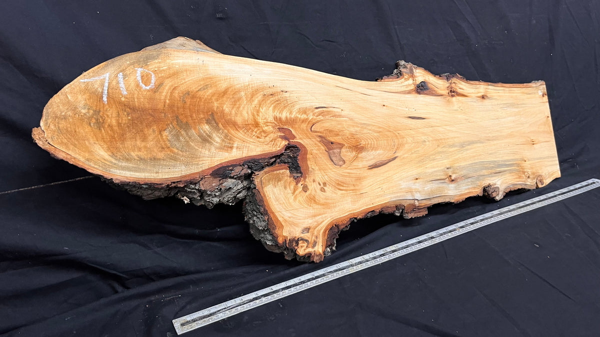 Lime wood wall hanging, fearure wood 1046 L x 323 W x 37 D mm        (710)