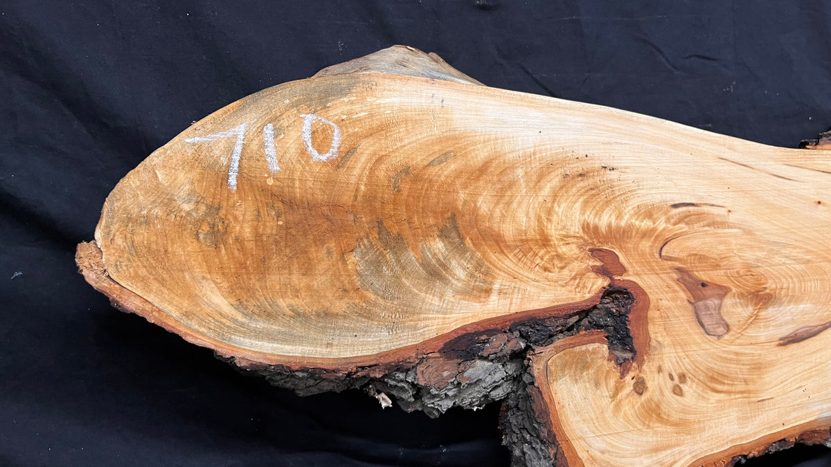 Lime wood wall hanging, fearure wood 1046 L x 323 W x 37 D mm        (710)