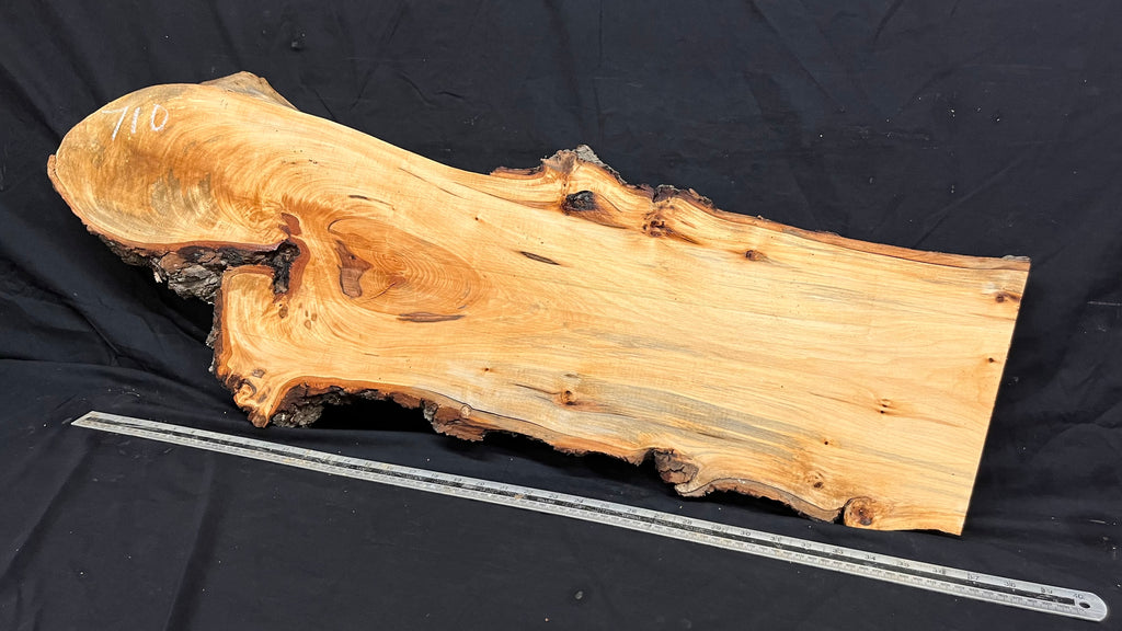 Lime wood wall hanging, fearure wood 1046 L x 323 W x 37 D mm        (710)