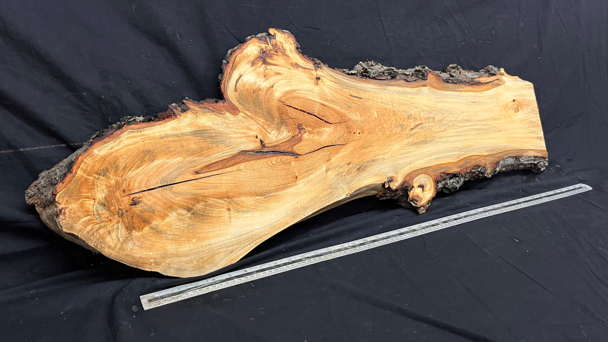 Lime wood wall hanging, fearure wood 1046 L x 323 W x 37 D mm        (710)
