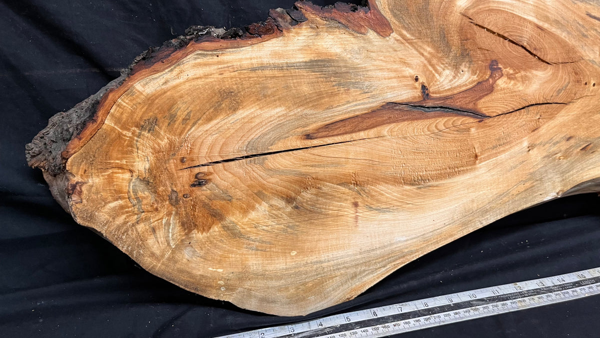 Lime wood wall hanging, fearure wood 1046 L x 323 W x 37 D mm        (710)