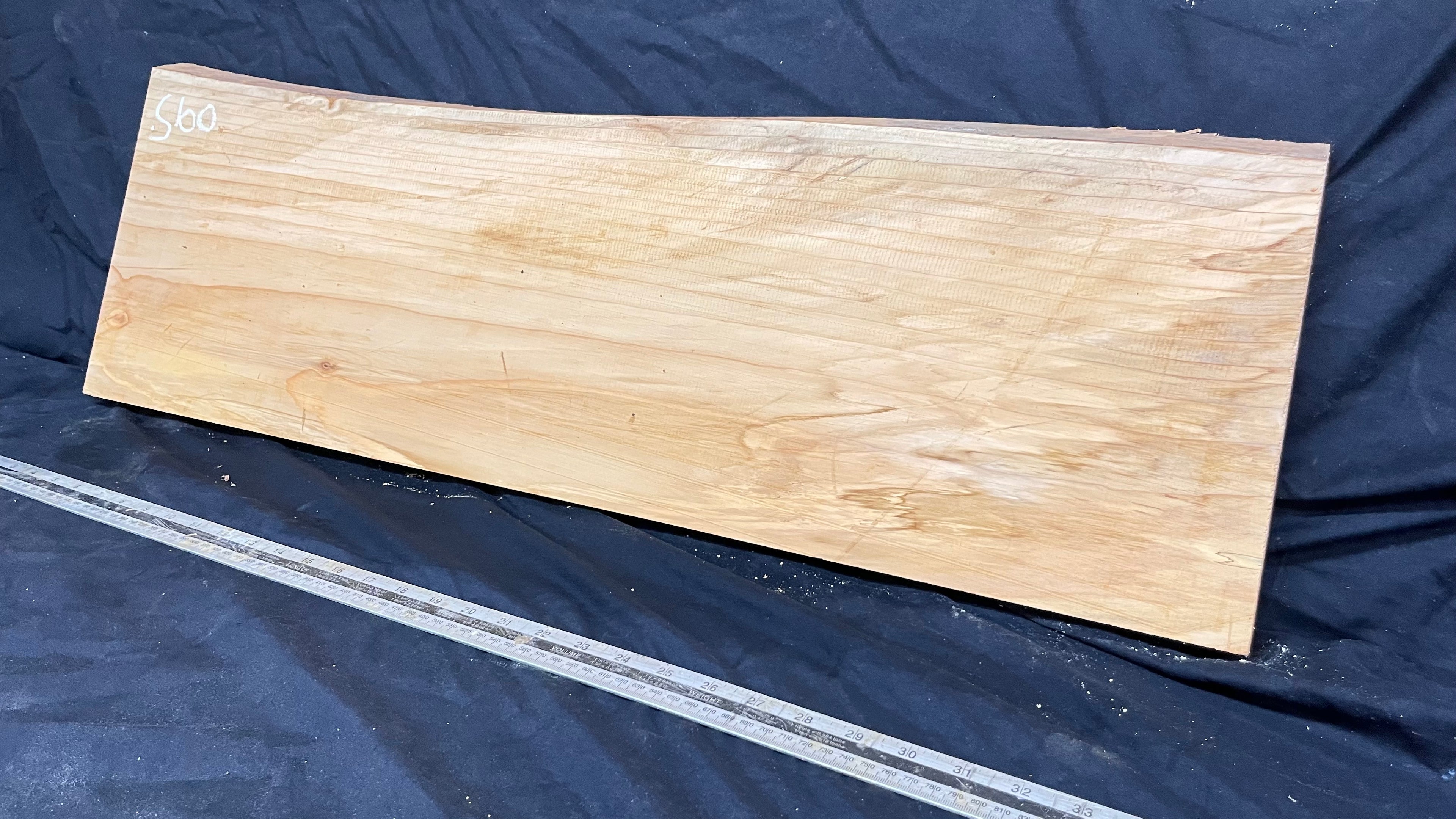 Cedar shelf, plank, timber, board. 864 L x 284 W x 28 D mm             (560)