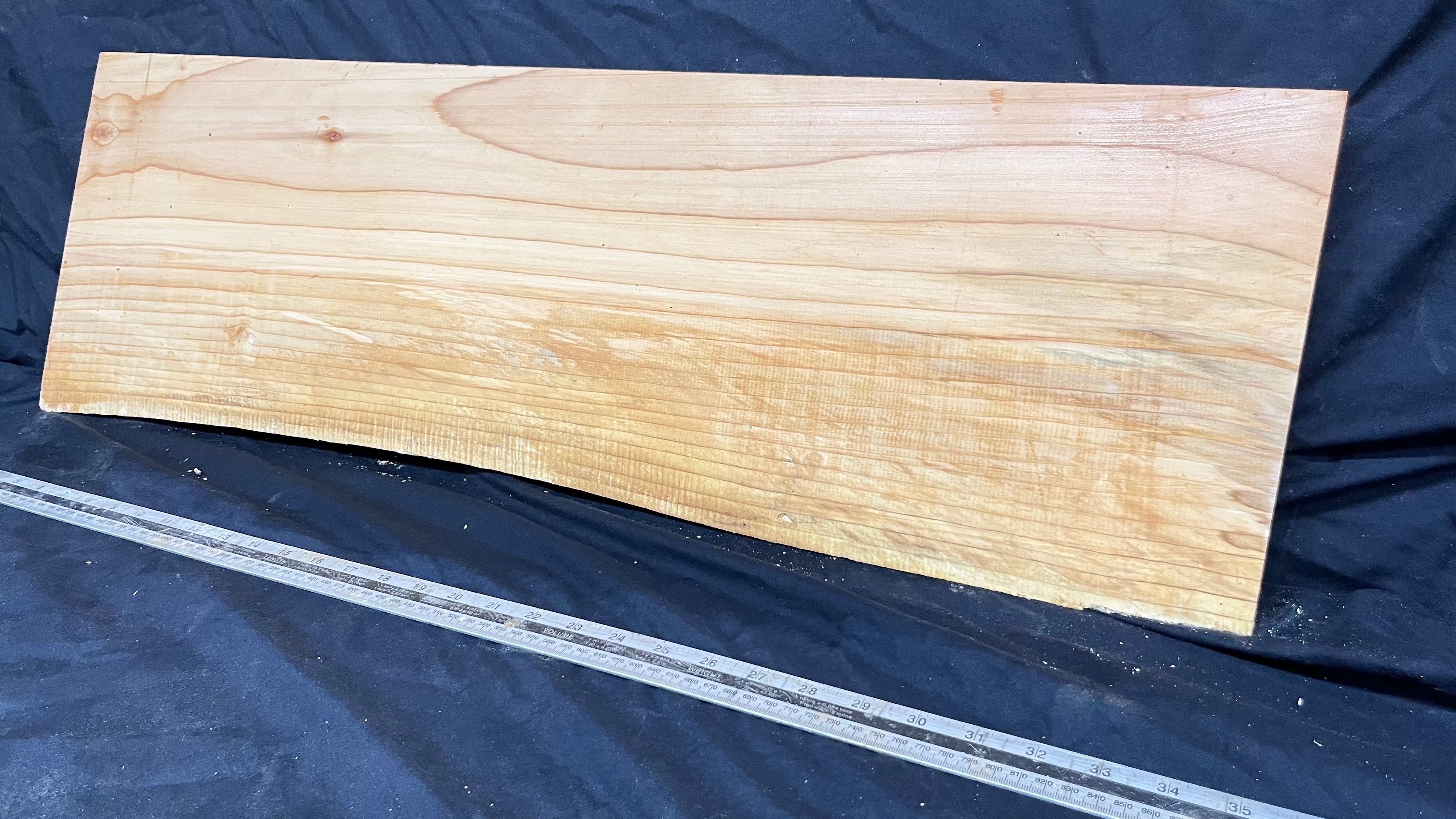 Cedar shelf, plank, timber, board. 864 L x 284 W x 28 D mm             (560)