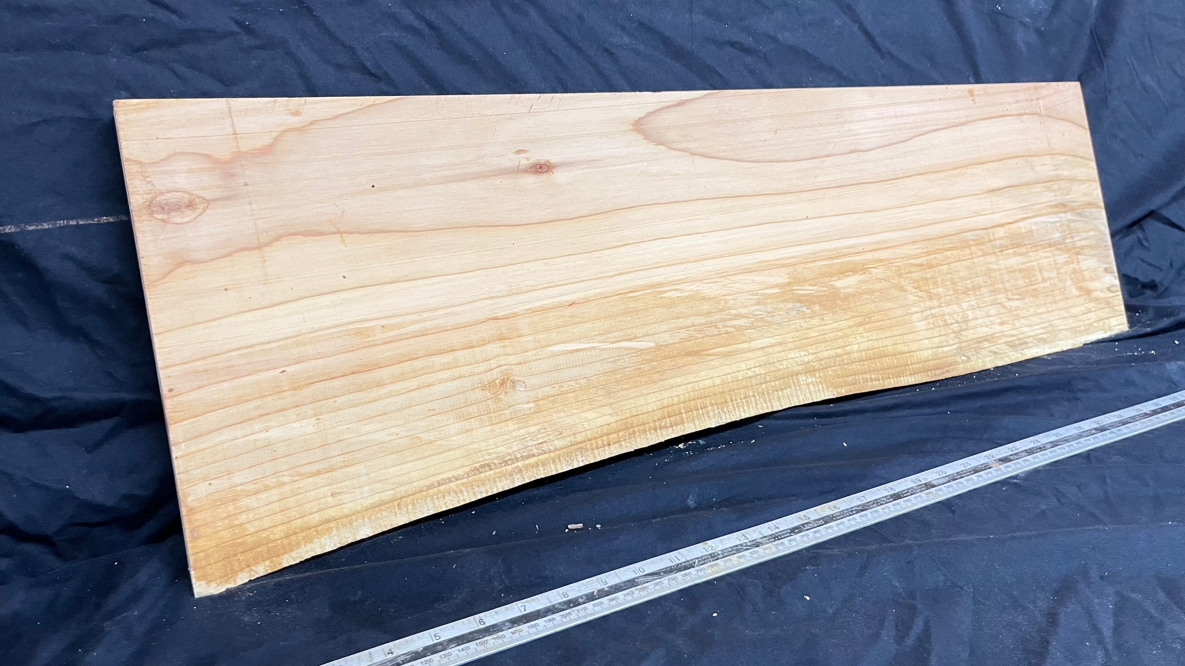 Cedar shelf, plank, timber, board. 864 L x 284 W x 28 D mm             (560)