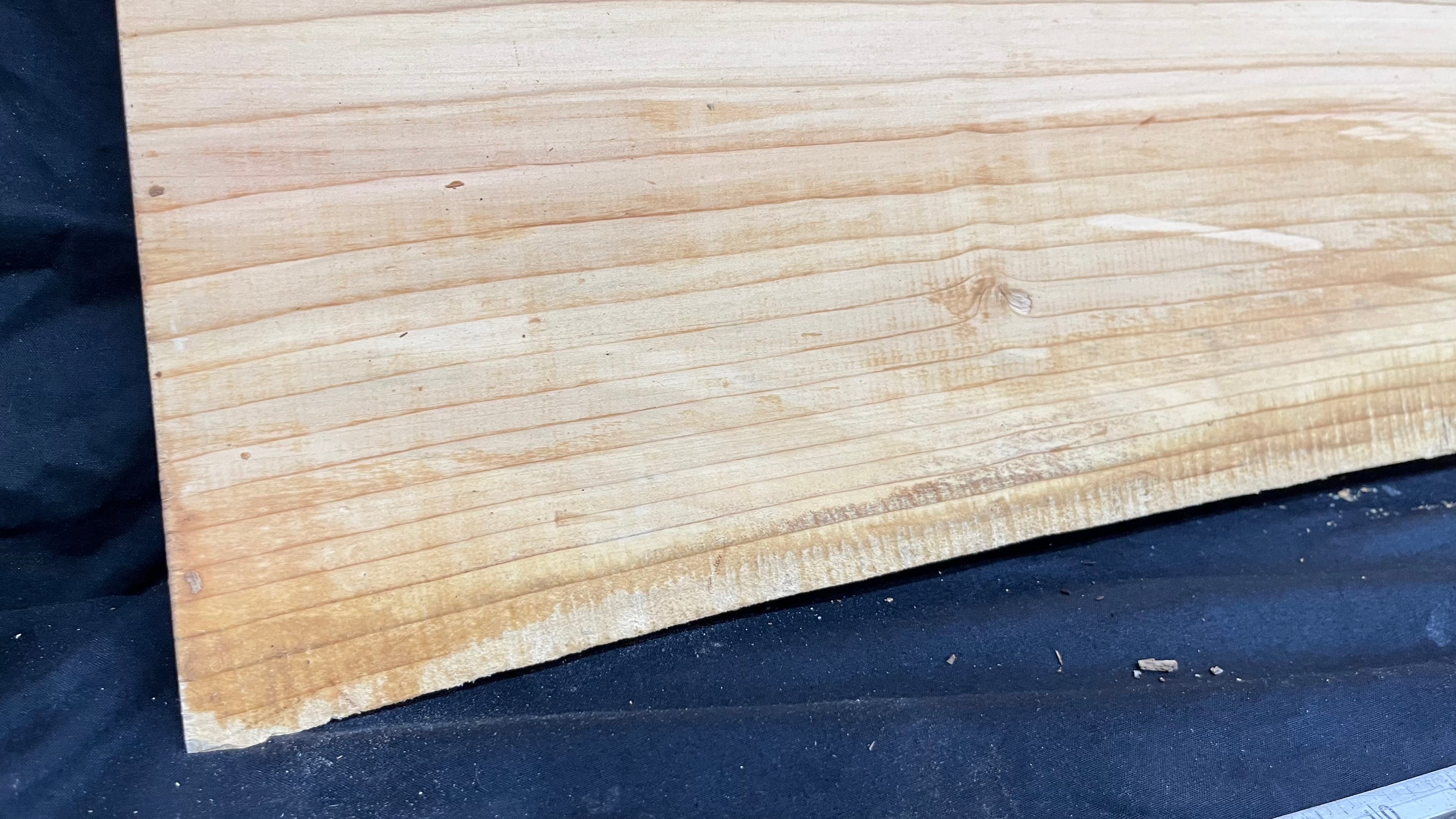 Cedar shelf, plank, timber, board. 864 L x 284 W x 28 D mm             (560)