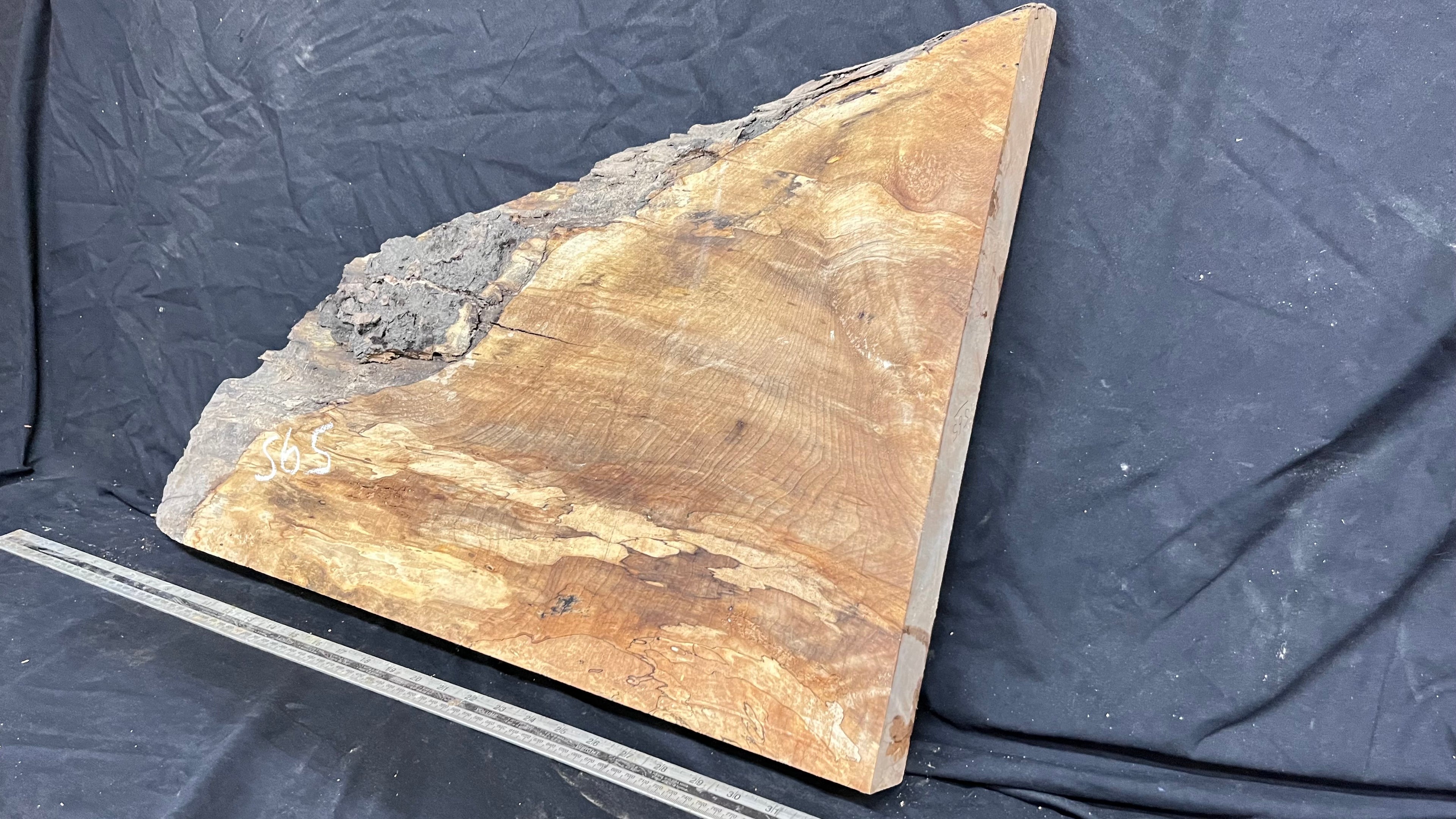 Hardwood chopping board, bread board,  750 L x 471 W x 48 D mm  (565)