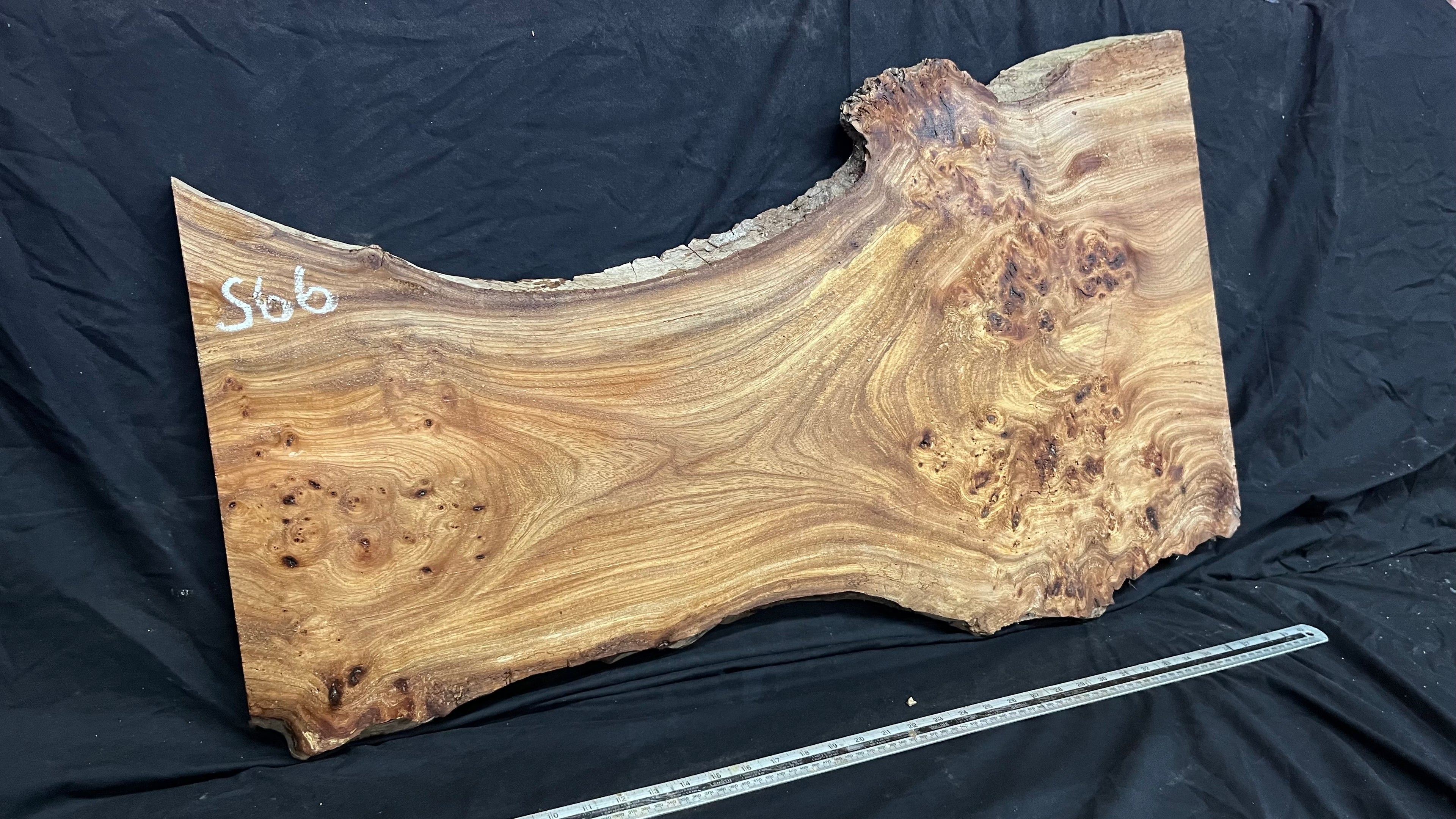 Burr elm rustic table top, 943 L x 529 W x 35 D mm    (mt566)