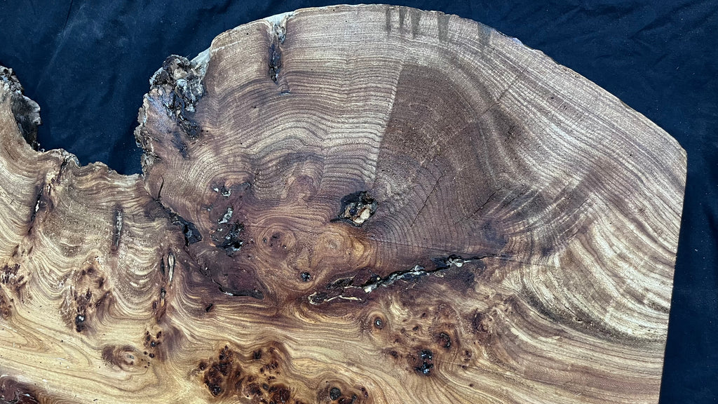 Burr elm rustic table top, 1180 L x 570 W x 35 D mm    (mt567)