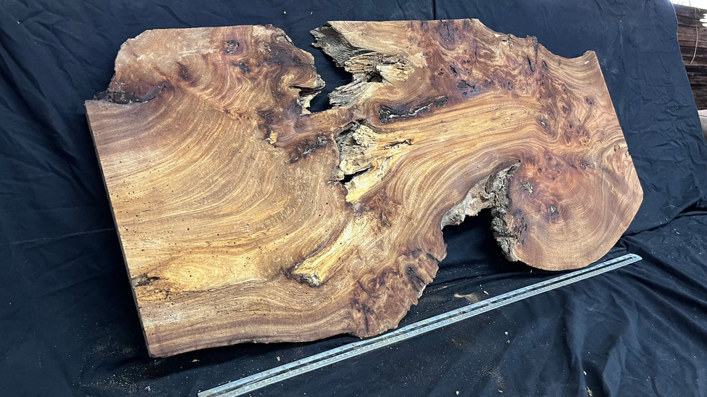 Burr elm rustic table top, 1180 L x 570 W x 35 D mm    (mt567)