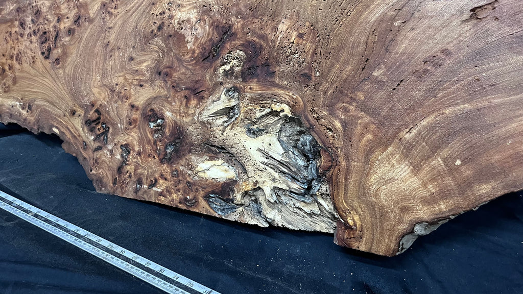 Burr elm rustic table top, 1204 L x 526 W x 41 D mm    (mt568)