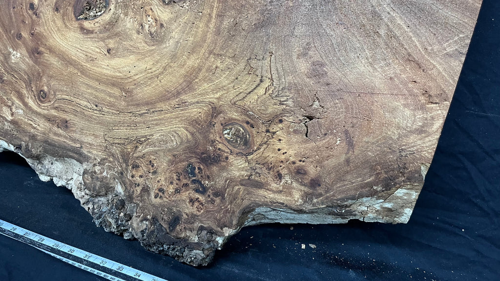 Burr elm rustic table top, 1204 L x 526 W x 41 D mm    (mt568)
