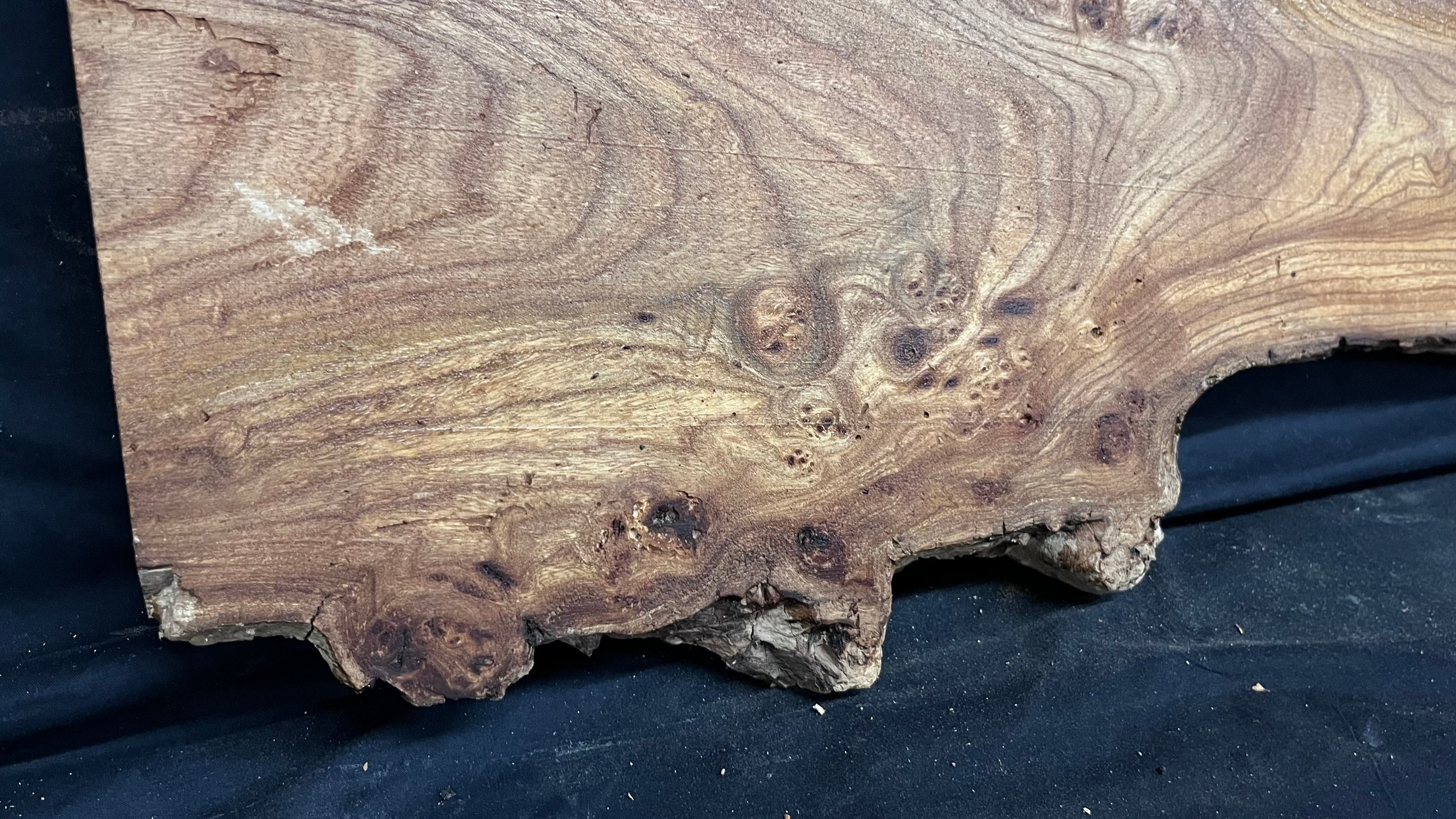 Burr elm rustic table top, 992 L x 380 W x 30 D mm    (mt570)