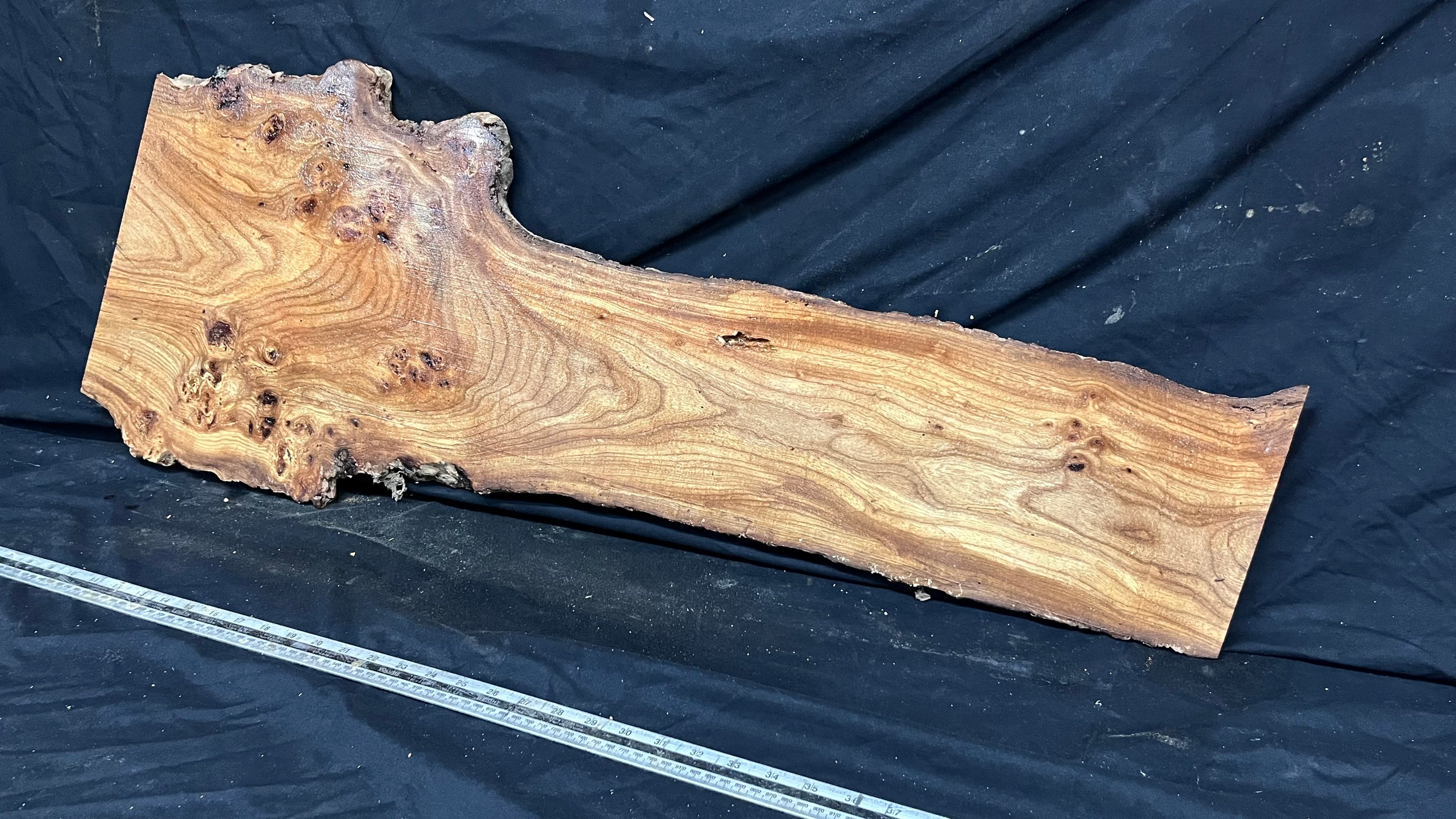 Burr elm rustic table top, 992 L x 380 W x 30 D mm    (mt570)