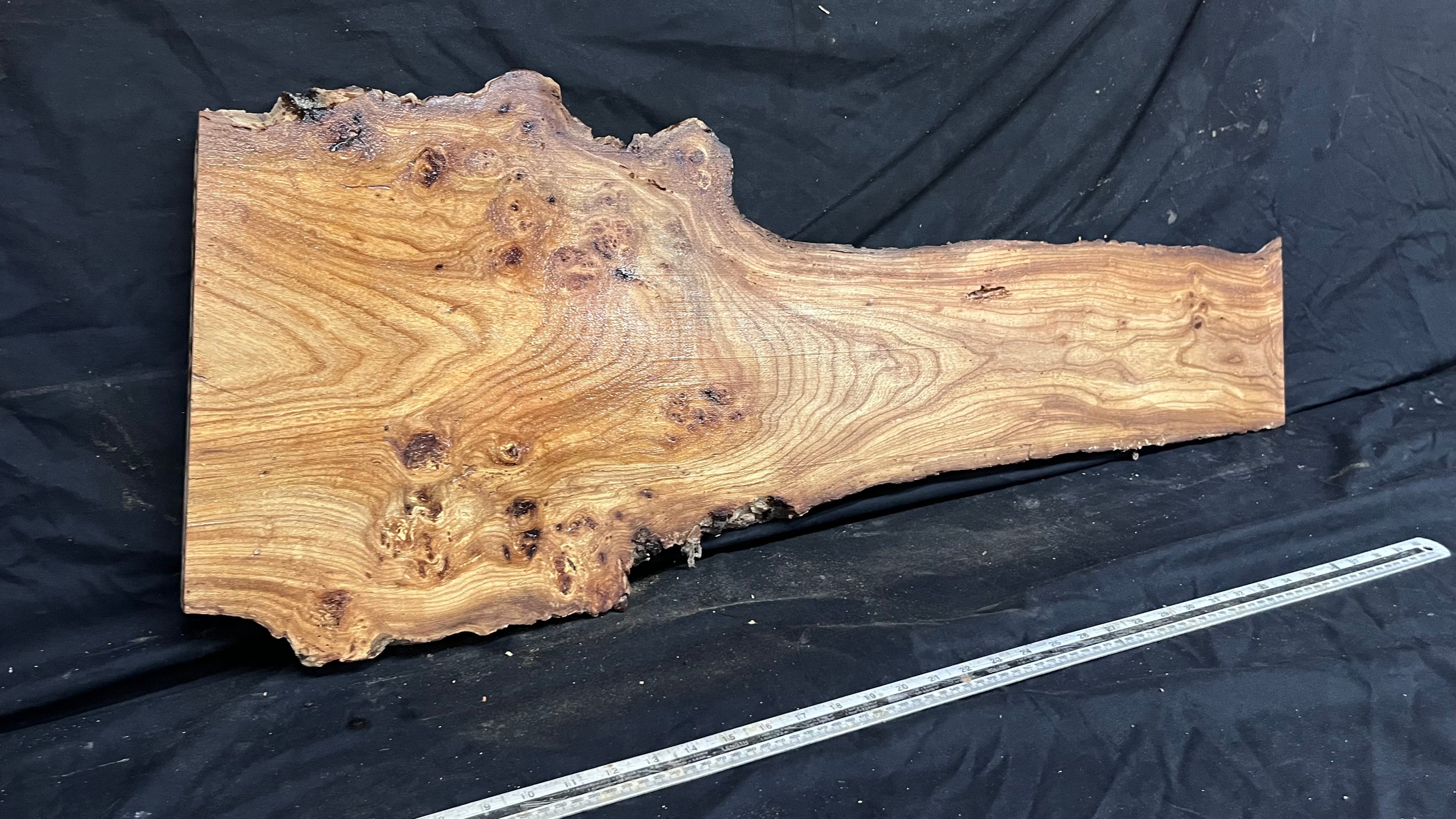 Burr elm rustic table top, 992 L x 380 W x 30 D mm    (mt570)