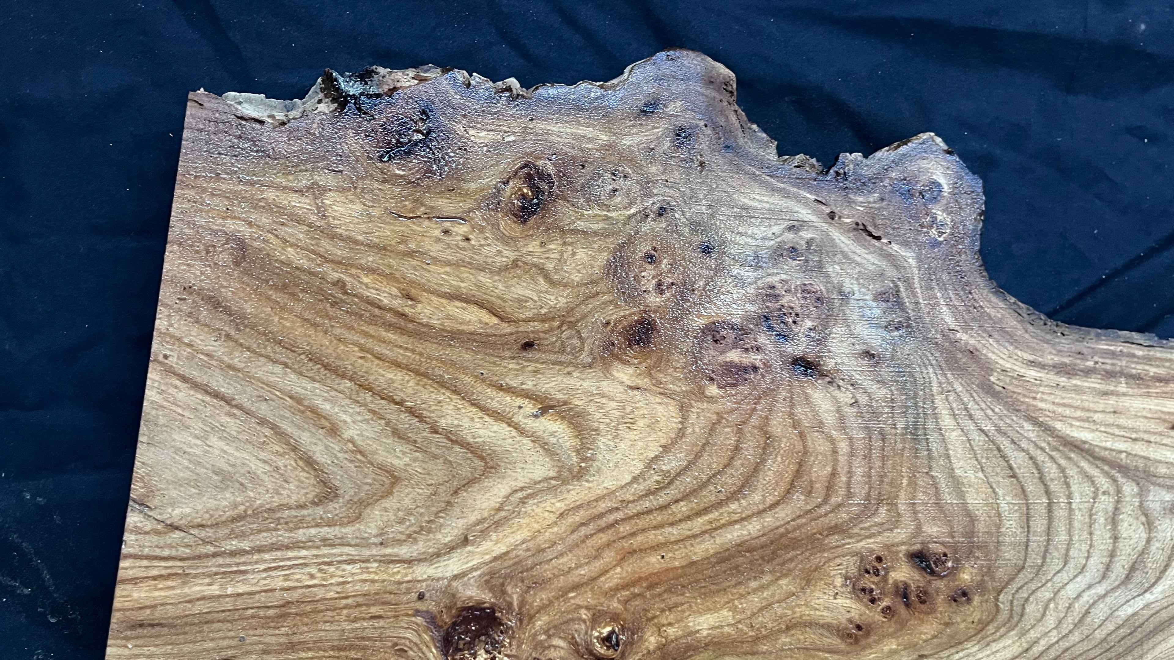 Burr elm rustic table top, 992 L x 380 W x 30 D mm    (mt570)