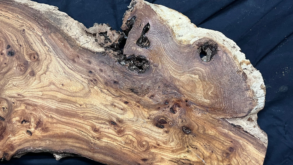 Burr elm rustic table top, 1194 L x 524 W x 30 D mm    (mt571)