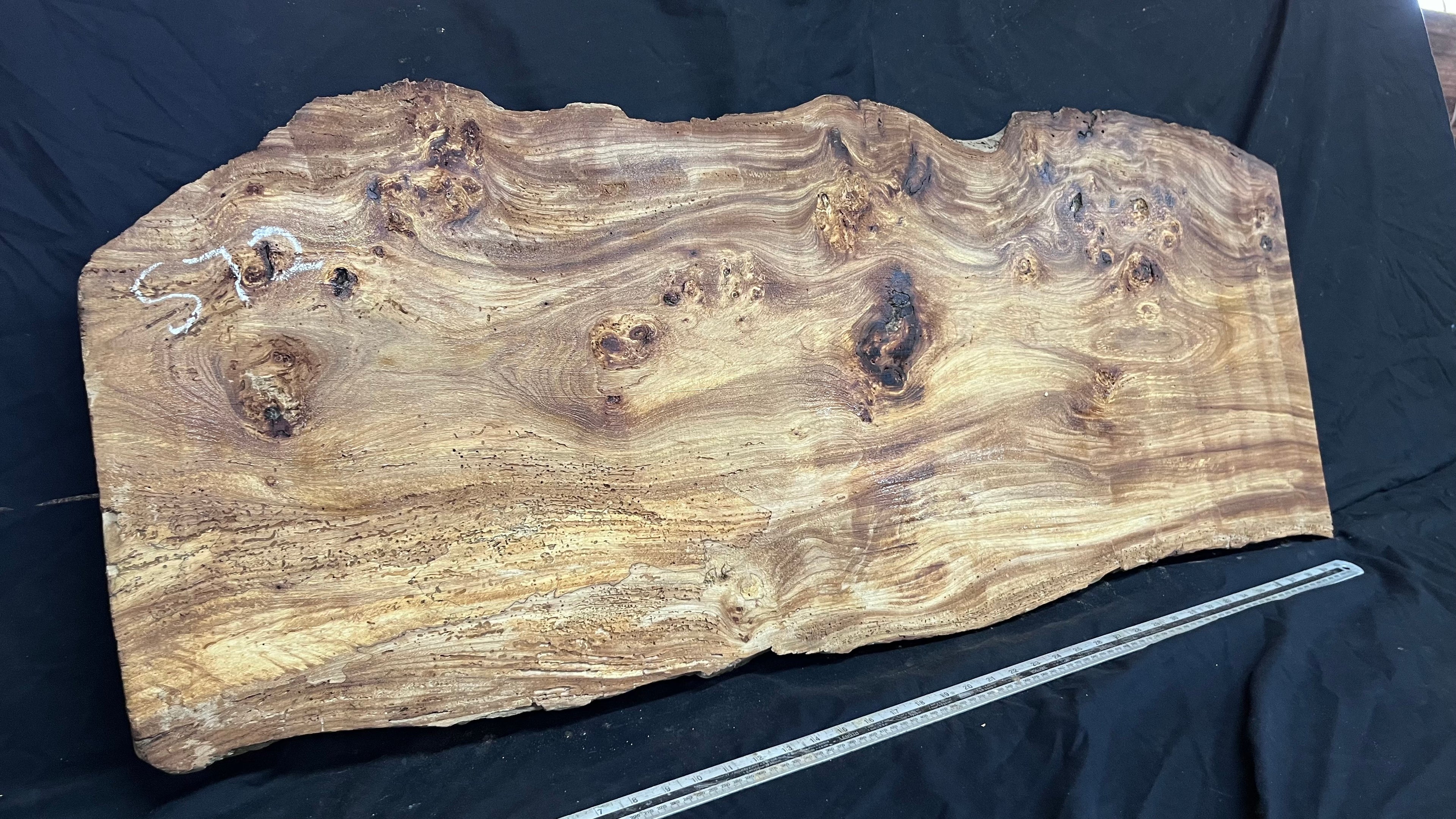 Burr elm rustic table top, 1167 L x 485 W x 45 D mm    (mt572)