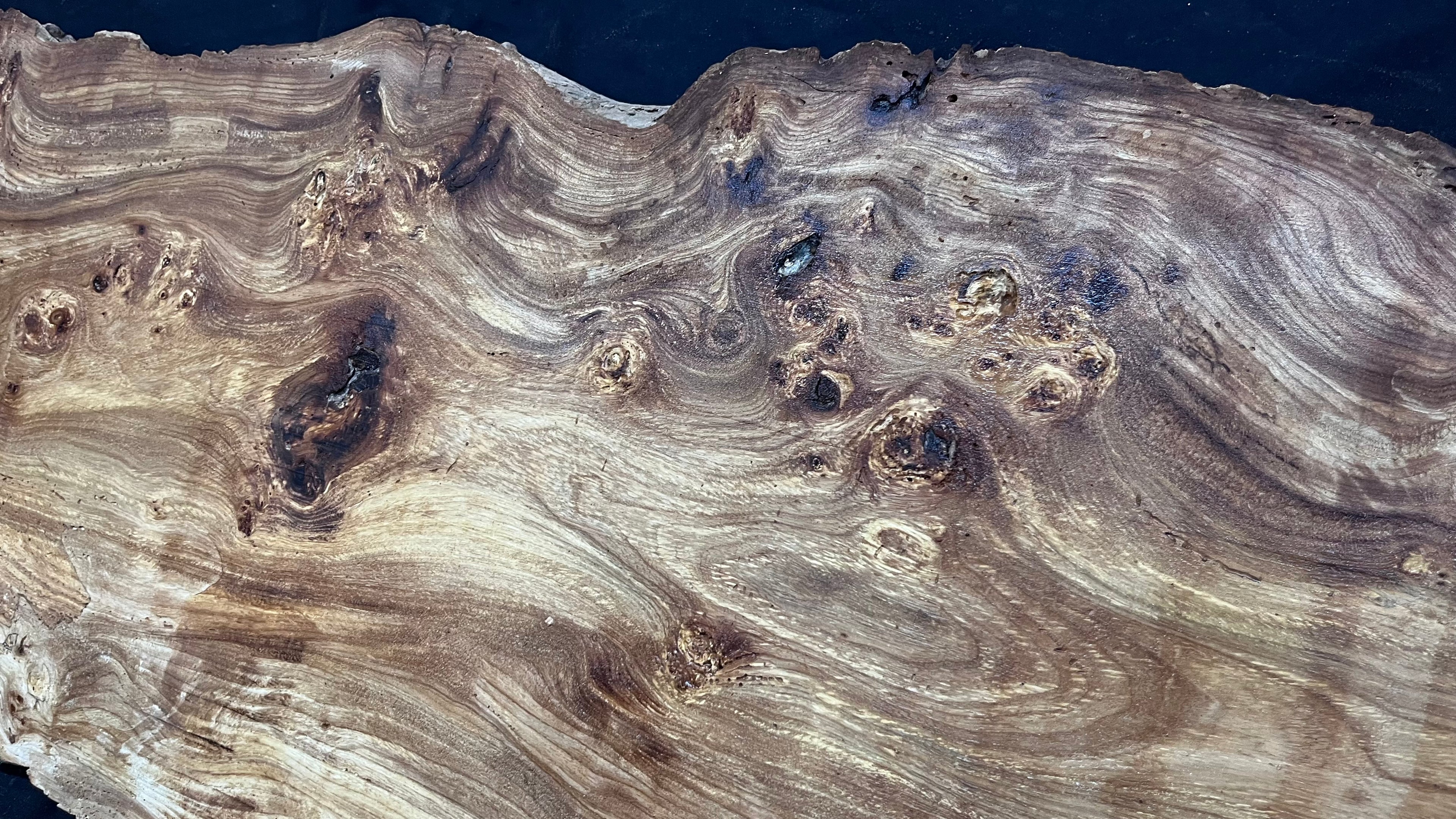 Burr elm rustic table top, 1167 L x 485 W x 45 D mm    (mt572)