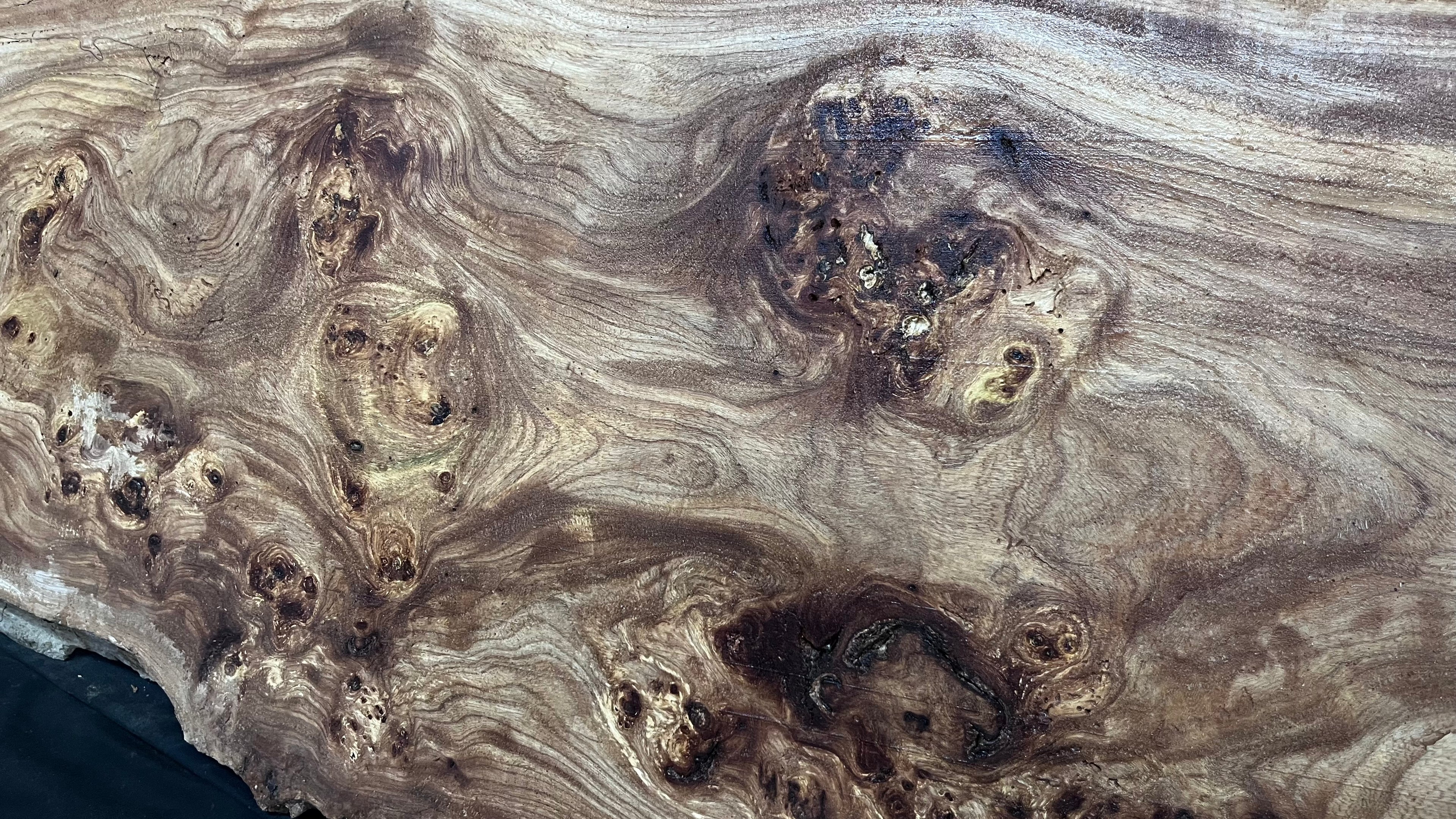 Burr elm rustic table top, 1167 L x 485 W x 45 D mm    (mt572)
