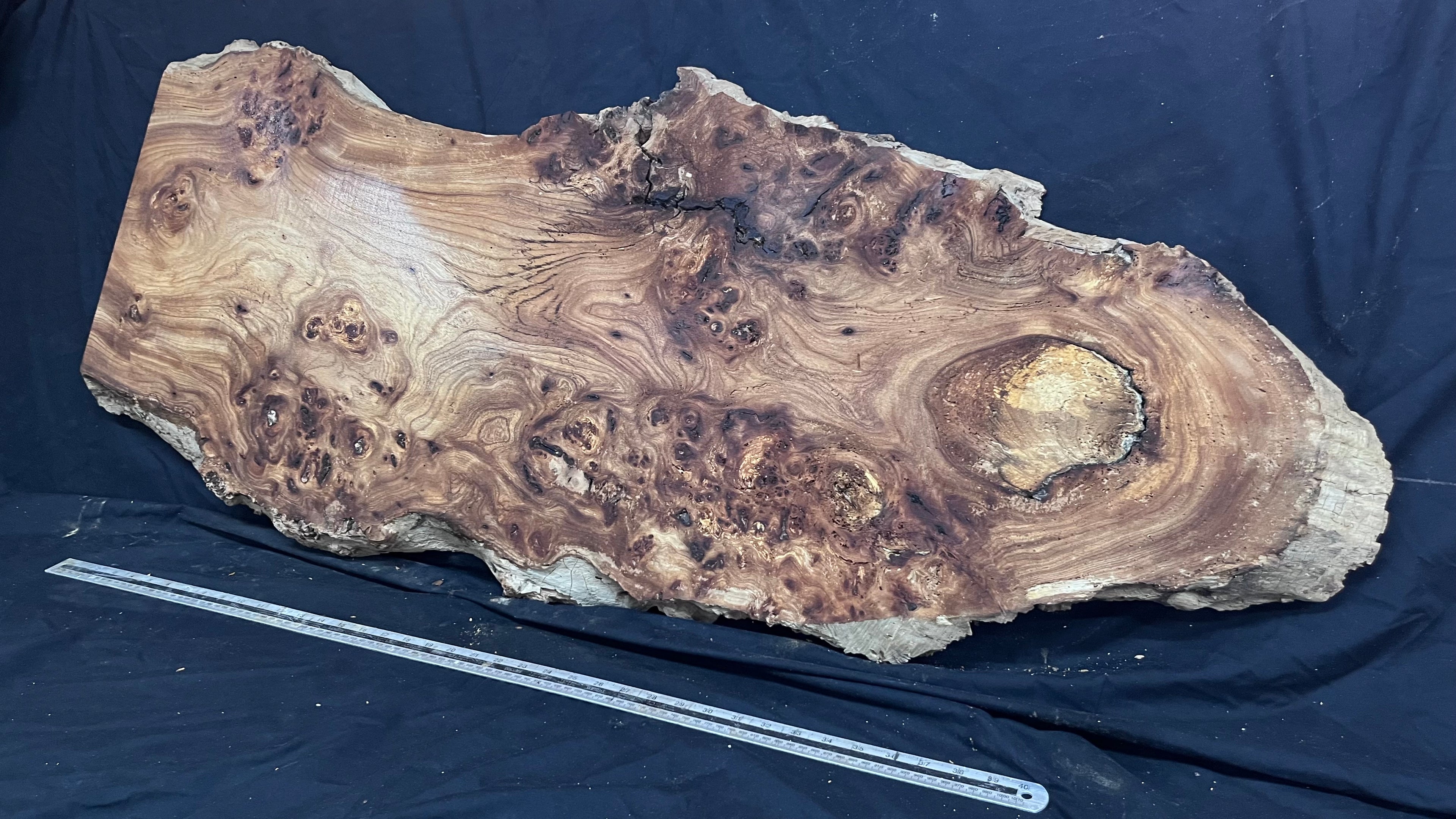 Burr elm rustic table top, 1255 L x 513 W x 45 D mm    (mt573)