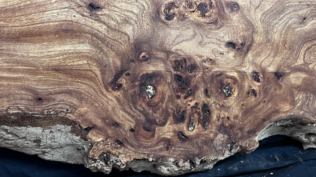 Burr elm rustic table top, 1255 L x 513 W x 45 D mm    (mt573)