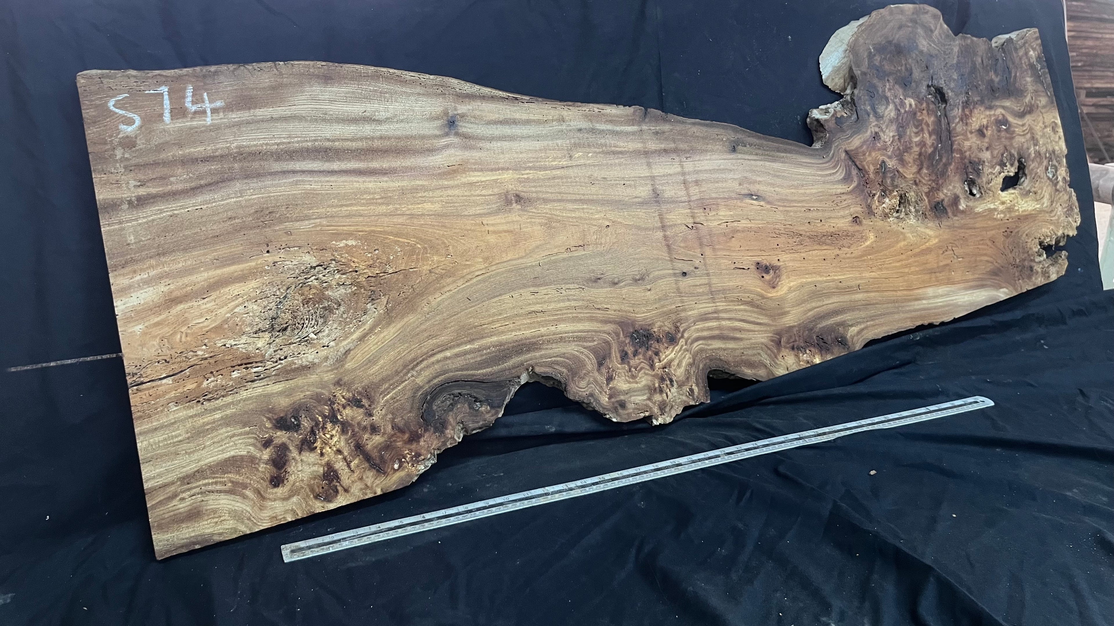 Burr elm rustic table top, 1600 L x 514 W x 25 D mm    (mt574)