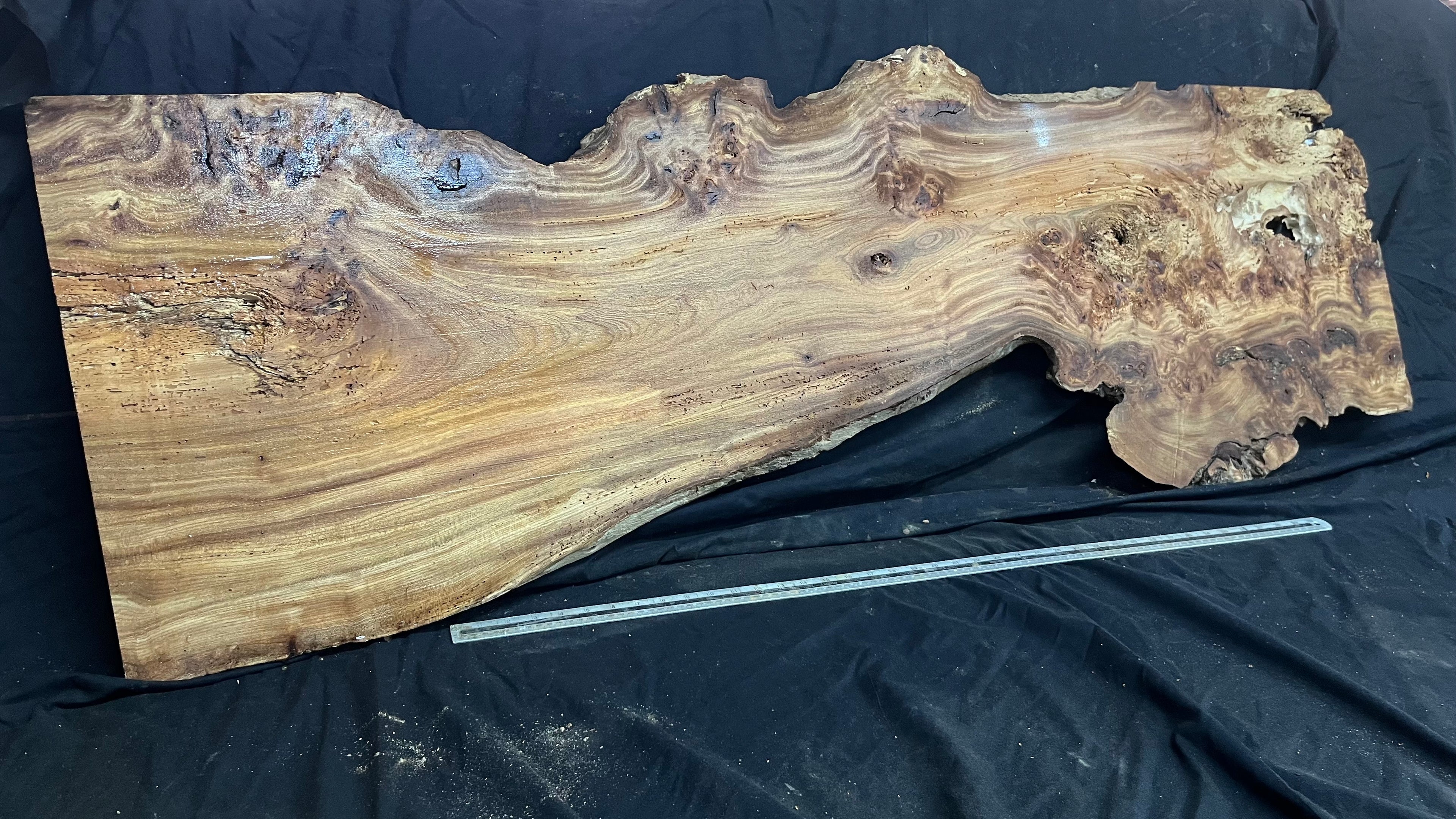 Burr elm rustic table top, 1600 L x 514 W x 25 D mm    (mt574)