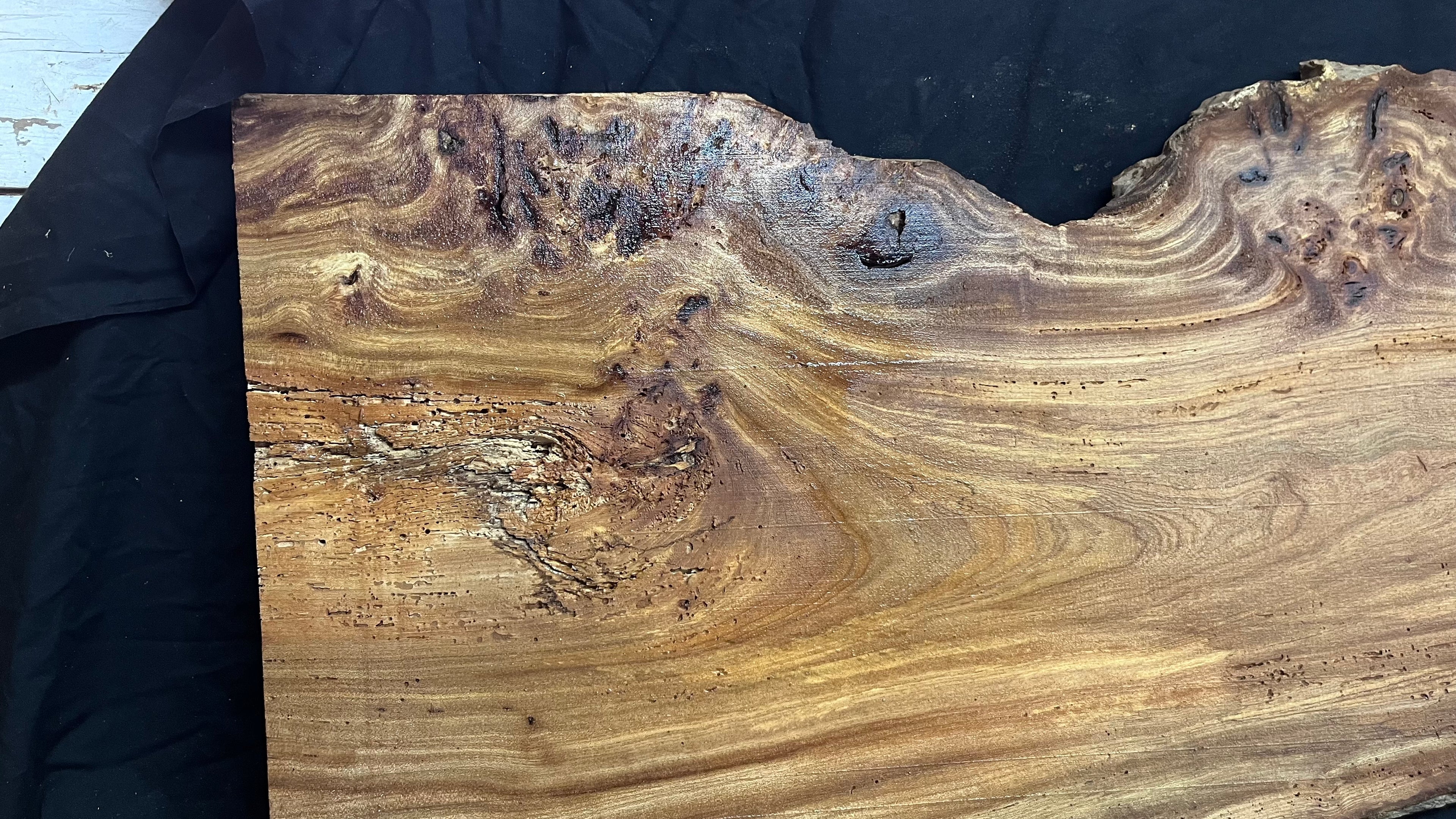 Burr elm rustic table top, 1600 L x 514 W x 25 D mm    (mt574)