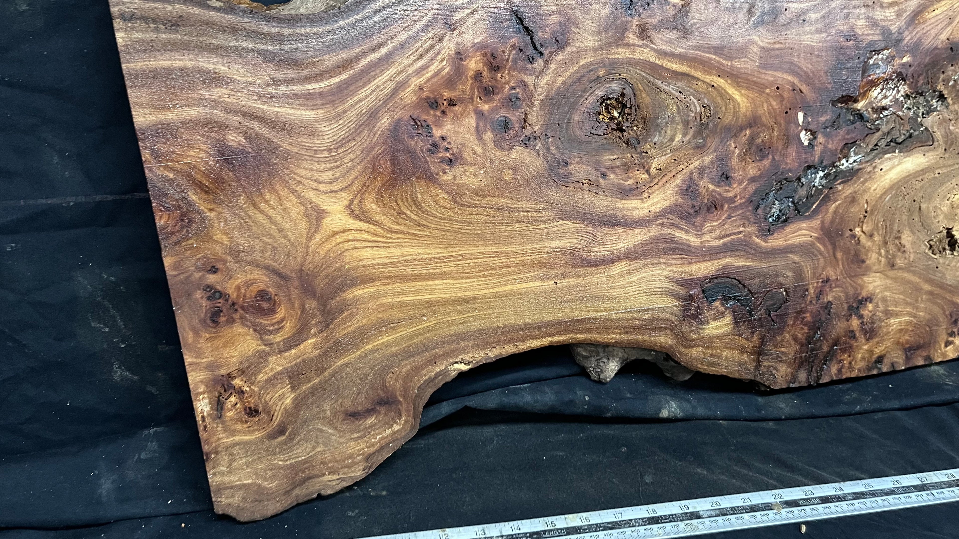 Burr elm rustic table top, 750 L x 540 W x 36 D mm    (mt575)