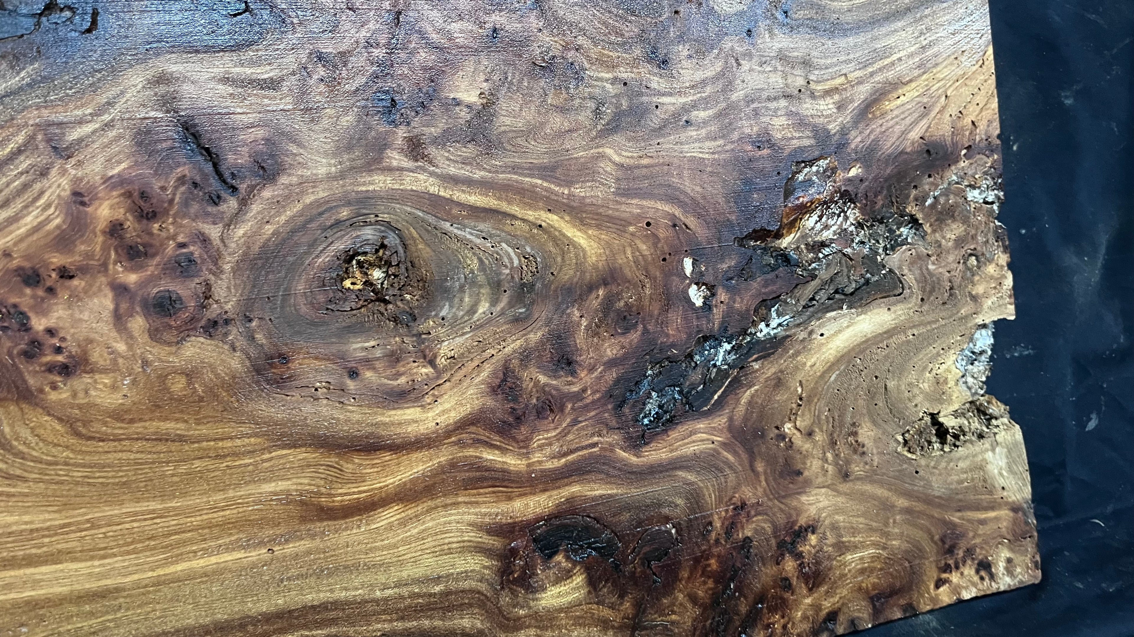 Burr elm rustic table top, 750 L x 540 W x 36 D mm    (mt575)