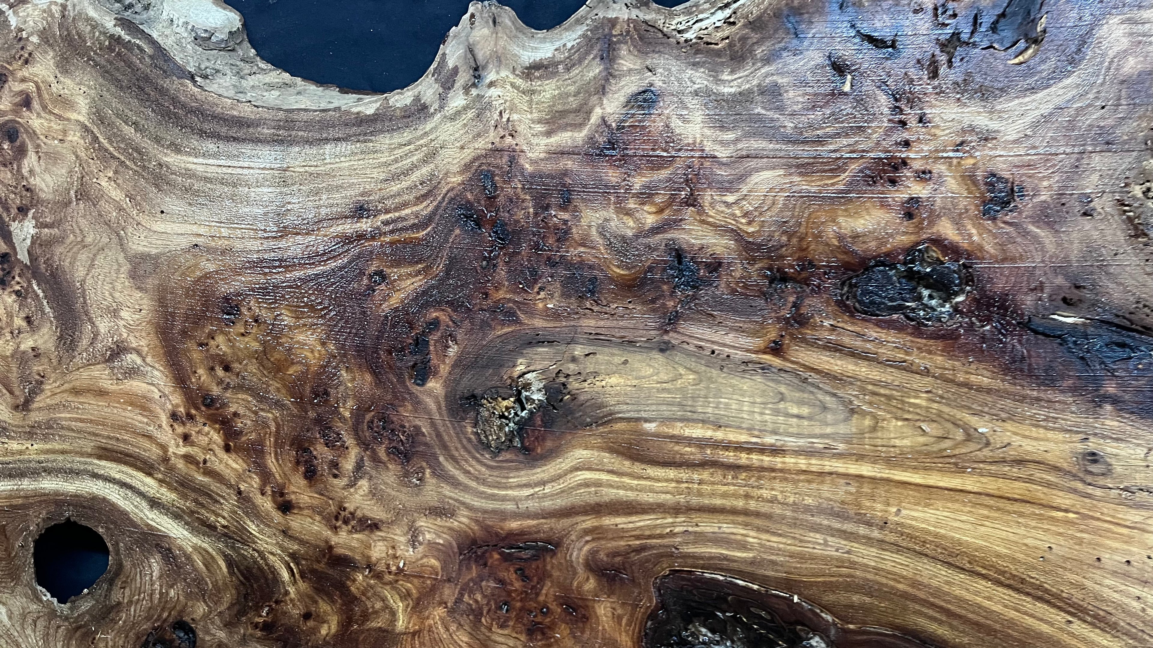Burr elm rustic table top, 750 L x 540 W x 36 D mm    (mt575)