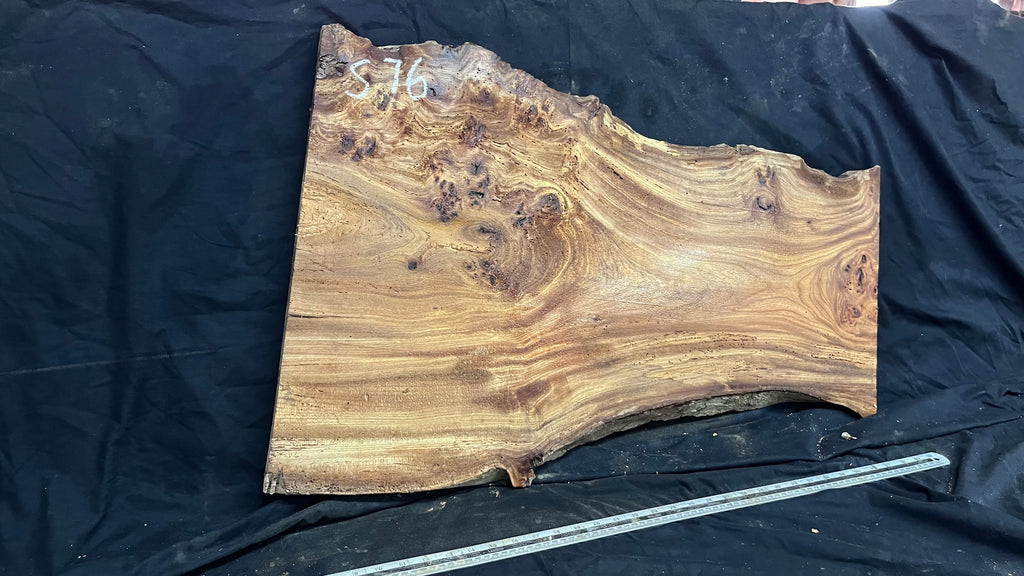 Burr elm rustic table top, 856 L x 550 W x 35 D mm    (mt576)