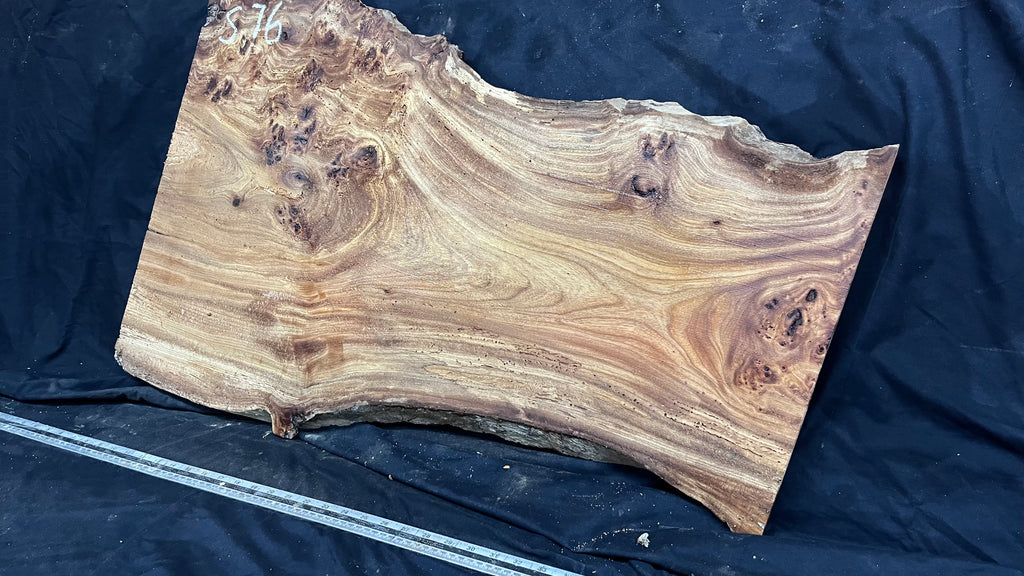 Burr elm rustic table top, 856 L x 550 W x 35 D mm    (mt576)