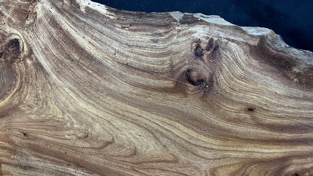 Burr elm rustic table top, 856 L x 550 W x 35 D mm    (mt576)