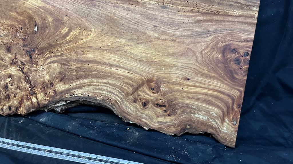 Burr elm rustic table top, 856 L x 550 W x 35 D mm    (mt576)