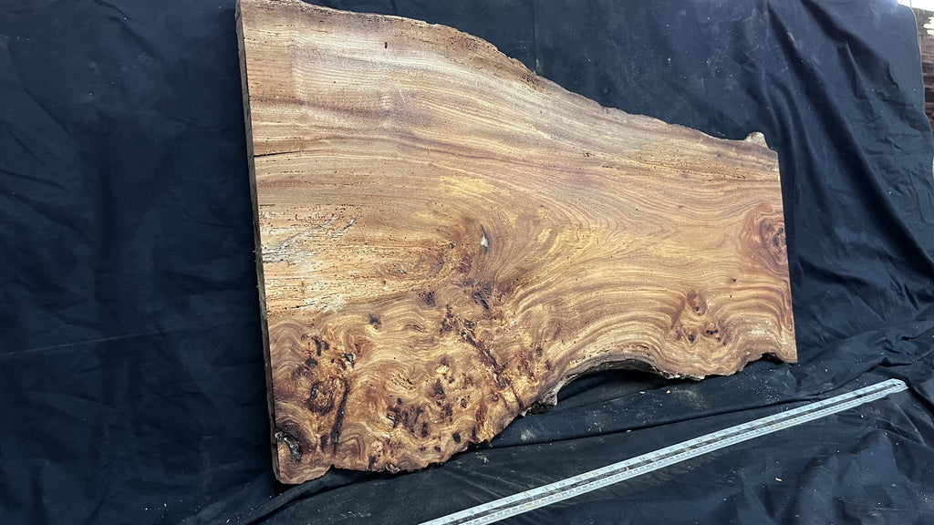 Burr elm rustic table top, 856 L x 550 W x 35 D mm    (mt576)