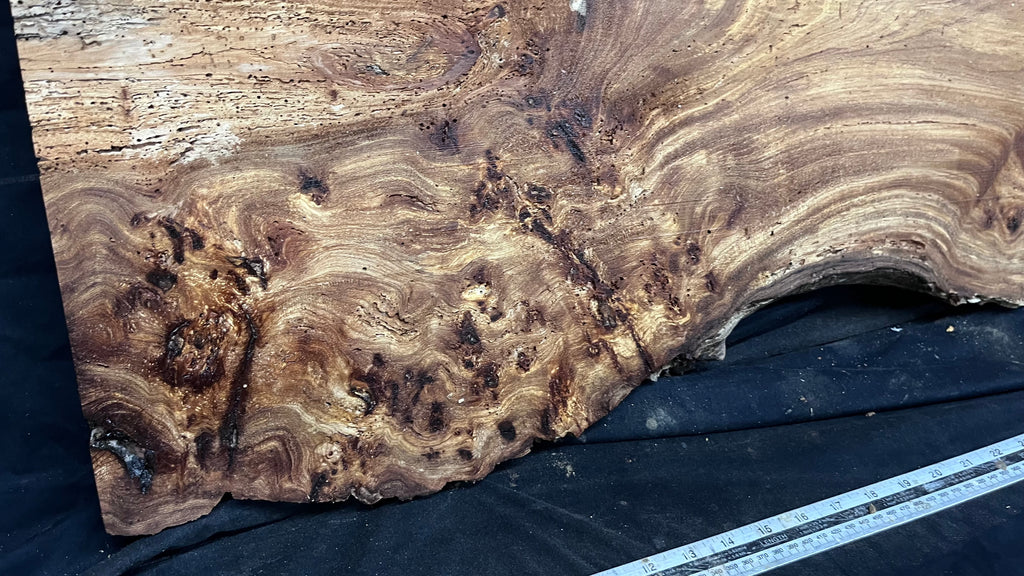 Burr elm rustic table top, 856 L x 550 W x 35 D mm    (mt576)