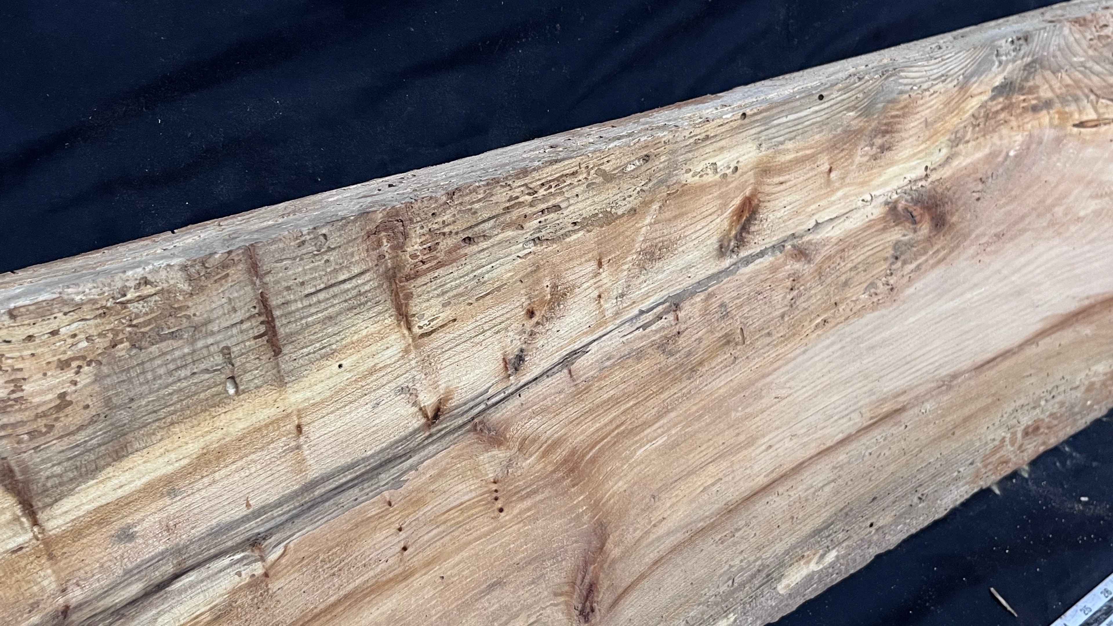 Reclaimed elm rustic table top, 1446 L x 305 W x 42 D mm    (mt577)
