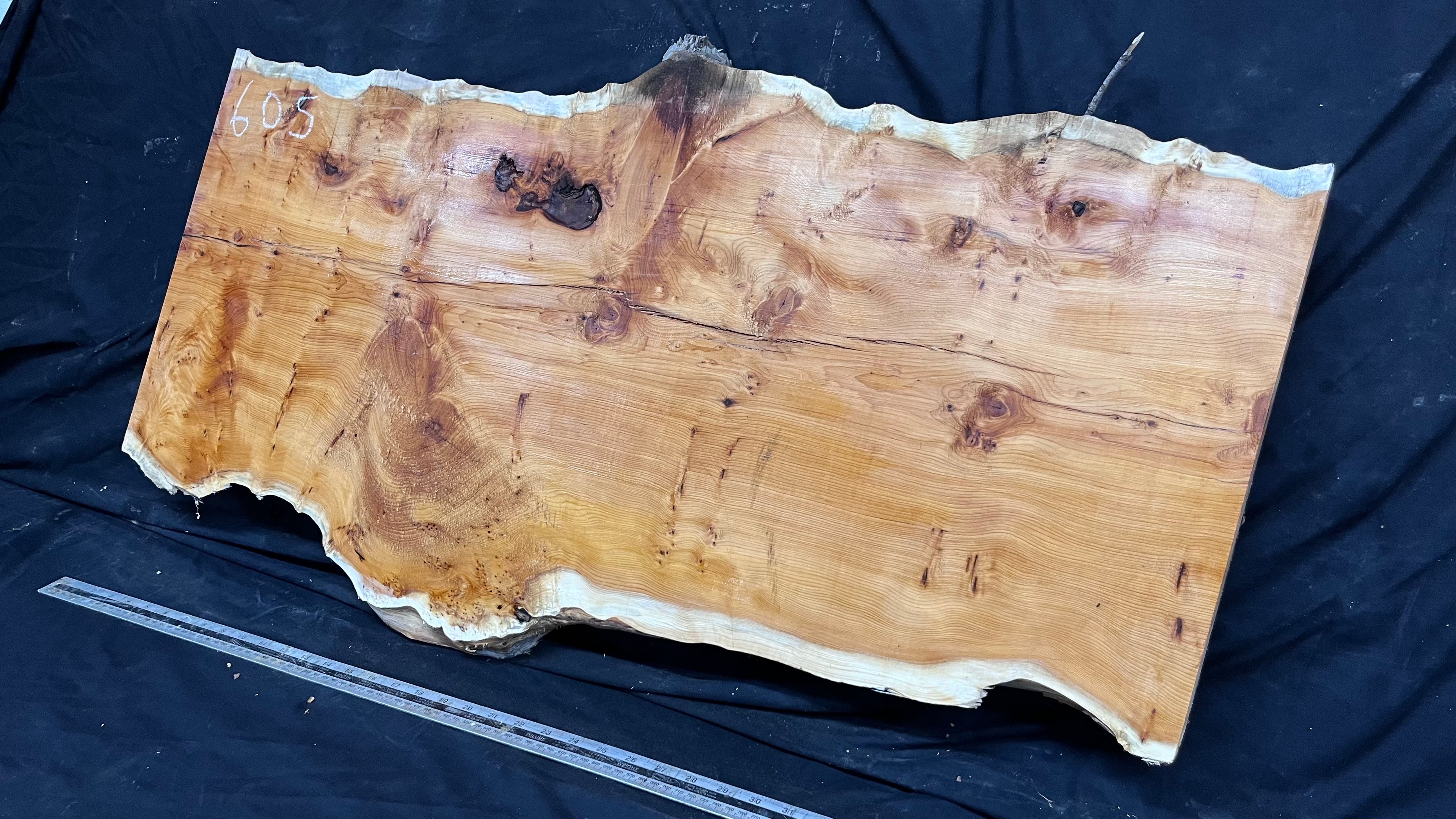 Pippy Yew coffee table top, hardwood, slab, board, 1013 L x 485 W x 42 D mm    (605)