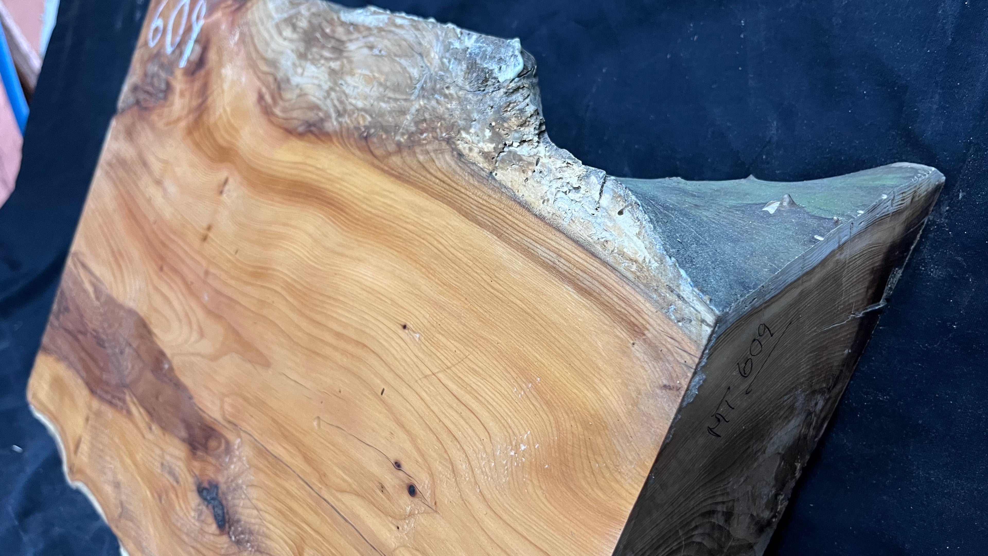 Yew, mantle piece, slab, board, block 478 L x 320 W x 83 D mm    (mt609)