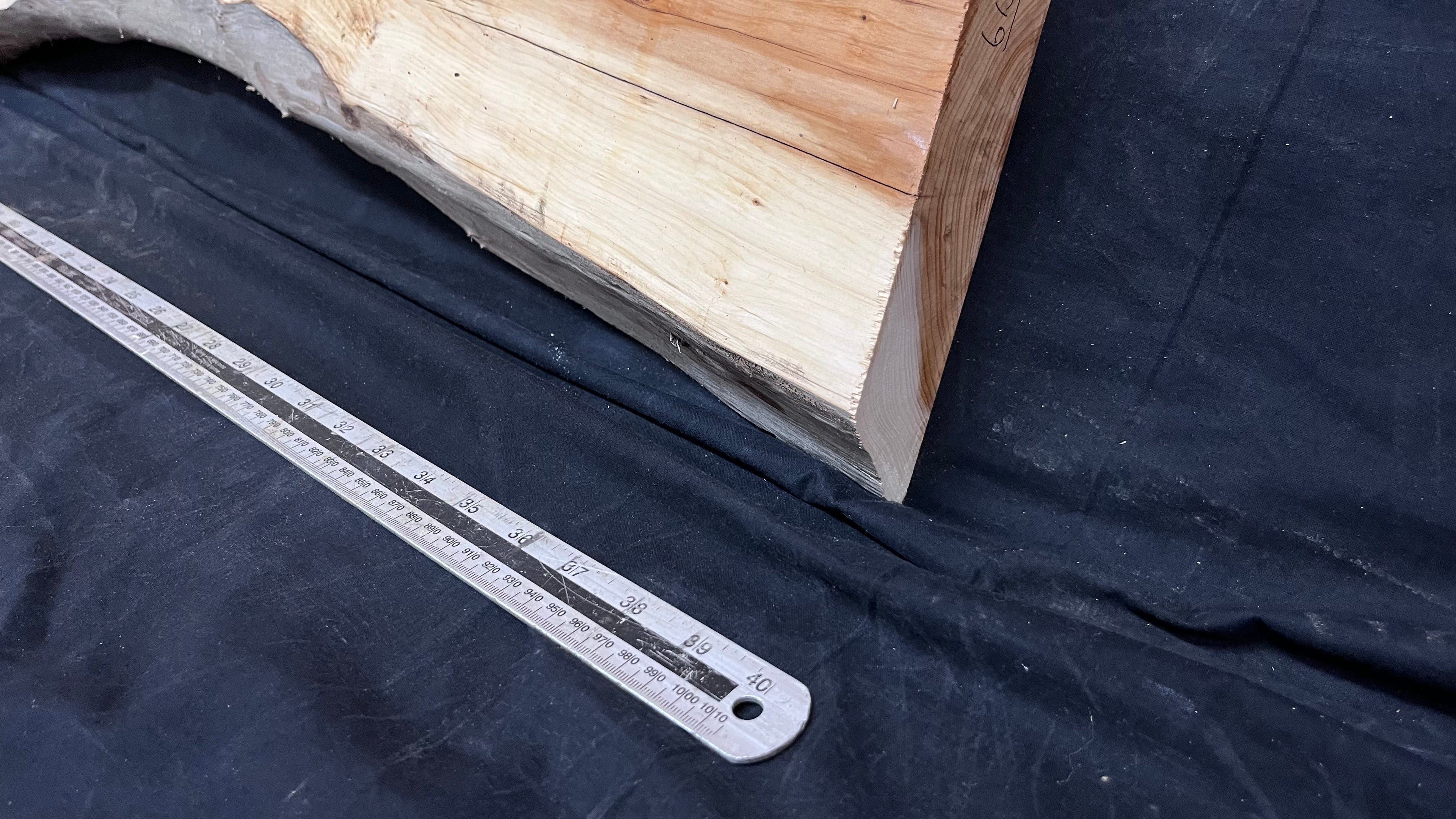 Hardwood yew, slab, board 925 L x 415 W x 47 D mm    (613)