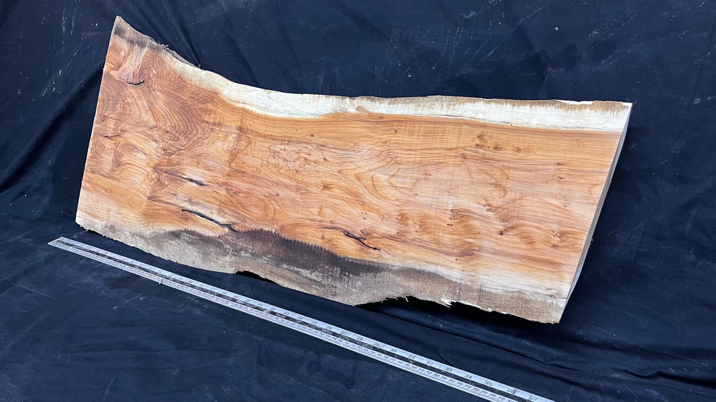 Hardwood yew, slab, board 925 L x 415 W x 47 D mm    (613)